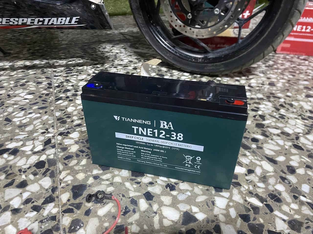 شلون الشباب
لعشاق البطح كاوسكي شحن 2024. 
ملف 3000 واط حقيقي 
سرعة 110 واكثر 
شاشة كيج سرعة وشاشة رقمية 
كير اوتو 3 نمر مع نمره الرجوع الى الخلف 
بطاريات مسطرة 38 امبير التينجن الاصلي وزن 10.5 جديدة توني شادها 
الدراجة حلوة بمعنى الكلمة بس الشراي يتواصل رجاءاً
السعر 2.250 مجال 
مكانها حي الخضراء 
***********
