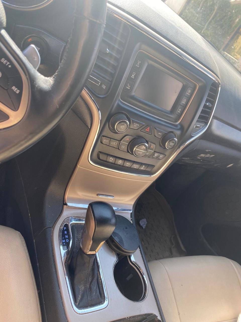 السلام عليكم… جيب لاريدو ٢٠١٧ كلين تايتل
جيب لاريدو دبل اكسل
بدون صبغ
باسمي… رقم السليمانية
تحويل ثاني يوم
السعر : ٢٢٥ ورقة
سونار موجودة


**إذا كنت صاحب هذا الإعلان وتريد حذفه لأي سبب، رجاءا أرسل رسالة إلى الدعم الفني**