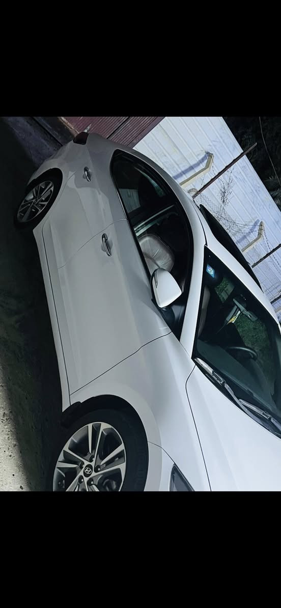 النترا  وراد ايراني. gls  خليجي. للبيع   موديل 2017.  

(داخل قرميدي _كشن كهرباء_ميموري كشن_رادار جانبي_تدفئة تبريد ب الكشن_تدفئة مقود_تبريد بيانو_ويل 17_مكينة 2000_شاشة وكامرة اصلية)
  فول vib    مكاني بغداد.    سونار مرفق بلصور.      ***********
