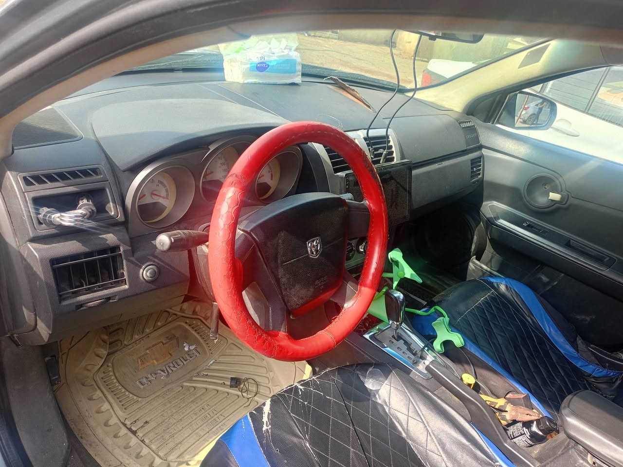 📣 للبيع: دوج أفنجر 2008 - مظهر رياضي وسعر لُقطة
السيارة لمن يبحث عن الأناقة والقوة بسعر معقول جداً!
المواصفات:
الموديل: 2008.
المحرك: [2400L].
ناقل الحركة: أوتوماتيك.
اللون: [رصاصي].

الحالة العامة:
السيارة متماسكة جداً وشكلها الخارجي مميز وجذاب.
المقصورة الداخلية واسعة ومريحة.
تم عمل صيانة دورية للمحرك والجير (حالتهم جيدة جداً).
المكيف: [شغال وبارد / يحتاج طلقه ].
الشفافية (الأعطال البسيطة):
السيارة تحتاج لبعض الإصلاحات الاستهلاكية البسيطة التي لا تعيق الاستخدام اليومي مثل:
[ذكر العطل، مثلاً: بريك خلفي 
[ذكر العطل، مثلاً: شمعات للصدر].

المميزات الإضافية:
سنويه 2030
.
📍 الموقع: [بغداد الاسكان 
💰 السعر المطلوب: 45 ورقه ] (قابل للتفاوض البسيط للصادقين).
📞 للتواصل: [***********]
