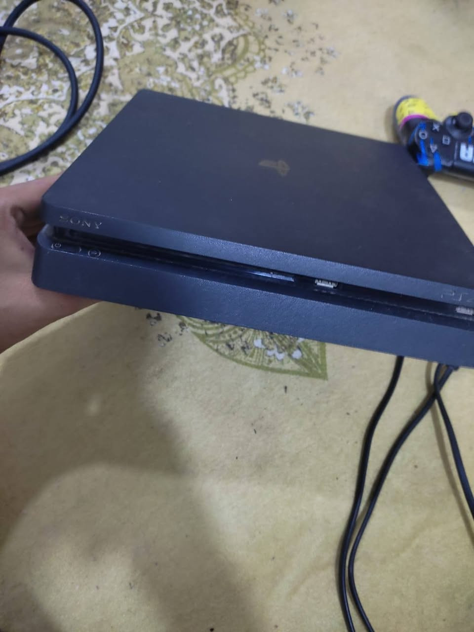 السلام عليكم بلي فور سلم واحد تيرة اخو الجديد استعمال قليل ما طاب تصليح ويا كامل ملحقاته جوستك+كيبلات+الكارتونه ويجي ويا أقراص ثنين جهاز استعمال قليل السعر 275 العنوان البصرة الصالحية رقم الهاتف ***********
