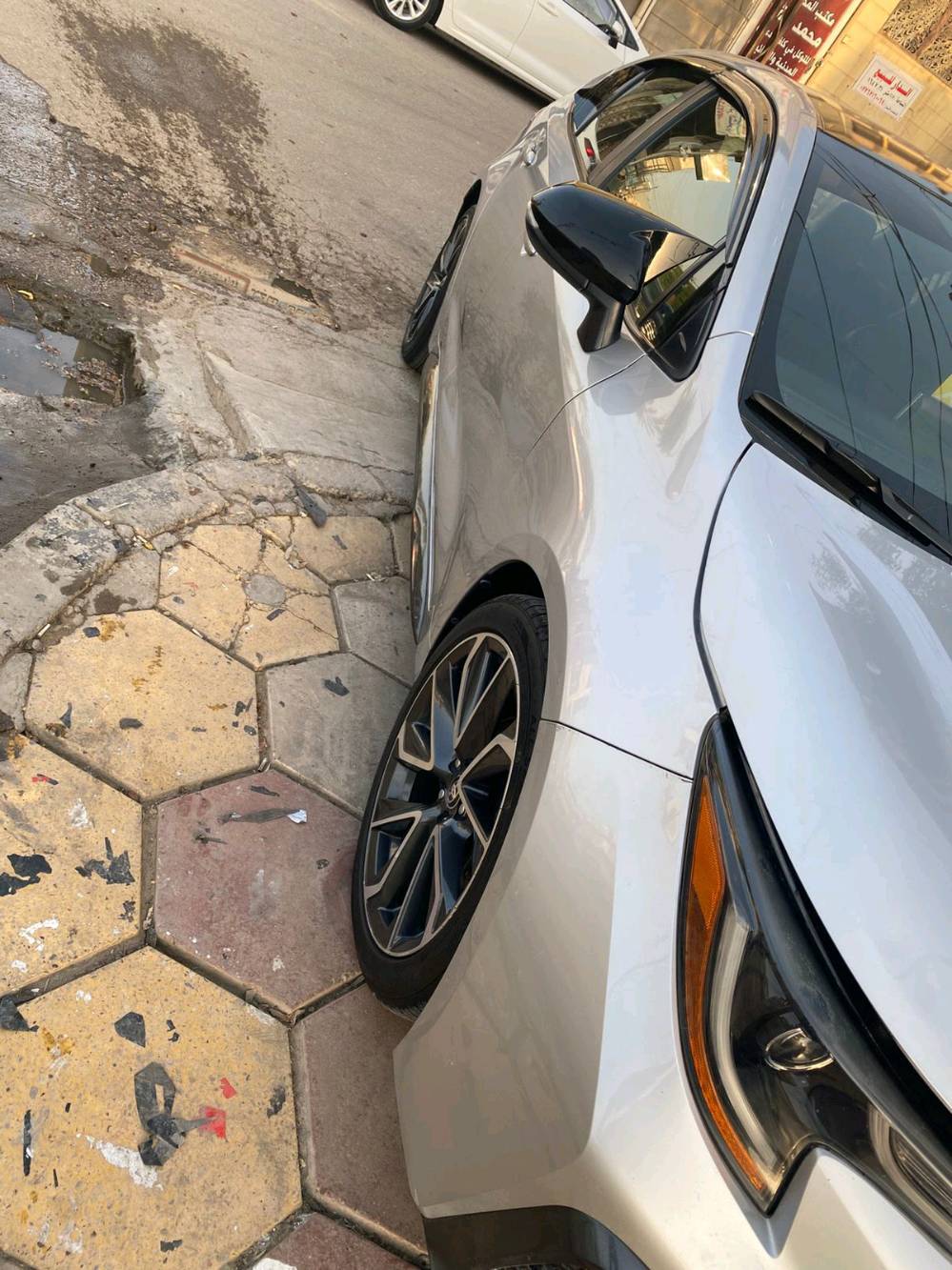 السلام عليكم 
للبيع 
كورولا 2020 وارد أمريكي 
رقم أربيل سيارة باسمي تحويل ثاني يوم ..
((ضرر كما موضوح بل صور)) 
مواصفاته 
ويل كب ١٨رياضي 
لا يت زنون 
اشاير بلمري 
نظام ECO
قيادة ذاتية
نظام سبورت 
مانع الانزلاق
محرك 2000
كير10نمر 
رادار امامي 
نظام تحديد مسار 
مثبت بسرعة
هاند بريك بصمة 
كشنات جلد 
داخل ألوان اسود 
وتخم تاير جديد 
فول تحكم سترين +تحكم شفتات 
كأمره خلفية 
السيارة نظيفة وجاهزة
العسر ١٦٠ بيهه مجال بسيط 
رقم شمالي 
العنوان : ديالى / بعقوبة 
التفاصيل و الاستفسار 
الاتصال ع الرقم ***********