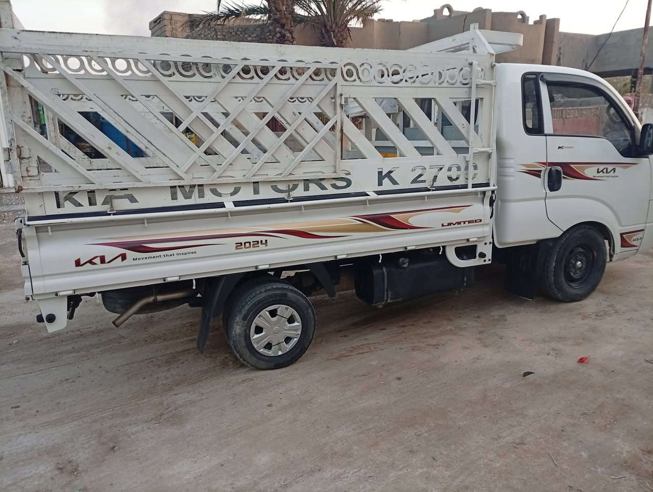 السلام عليكم  كيا حمل للبيع  موديل 2020كفاله    رقم انكليزي بغداد   سياره خير من الله مال جناي مجهزه  عل ايدي  للشراي  للاستفسار اتصل *********** مكان بغداد ابو غريب مكلف بل انشر
