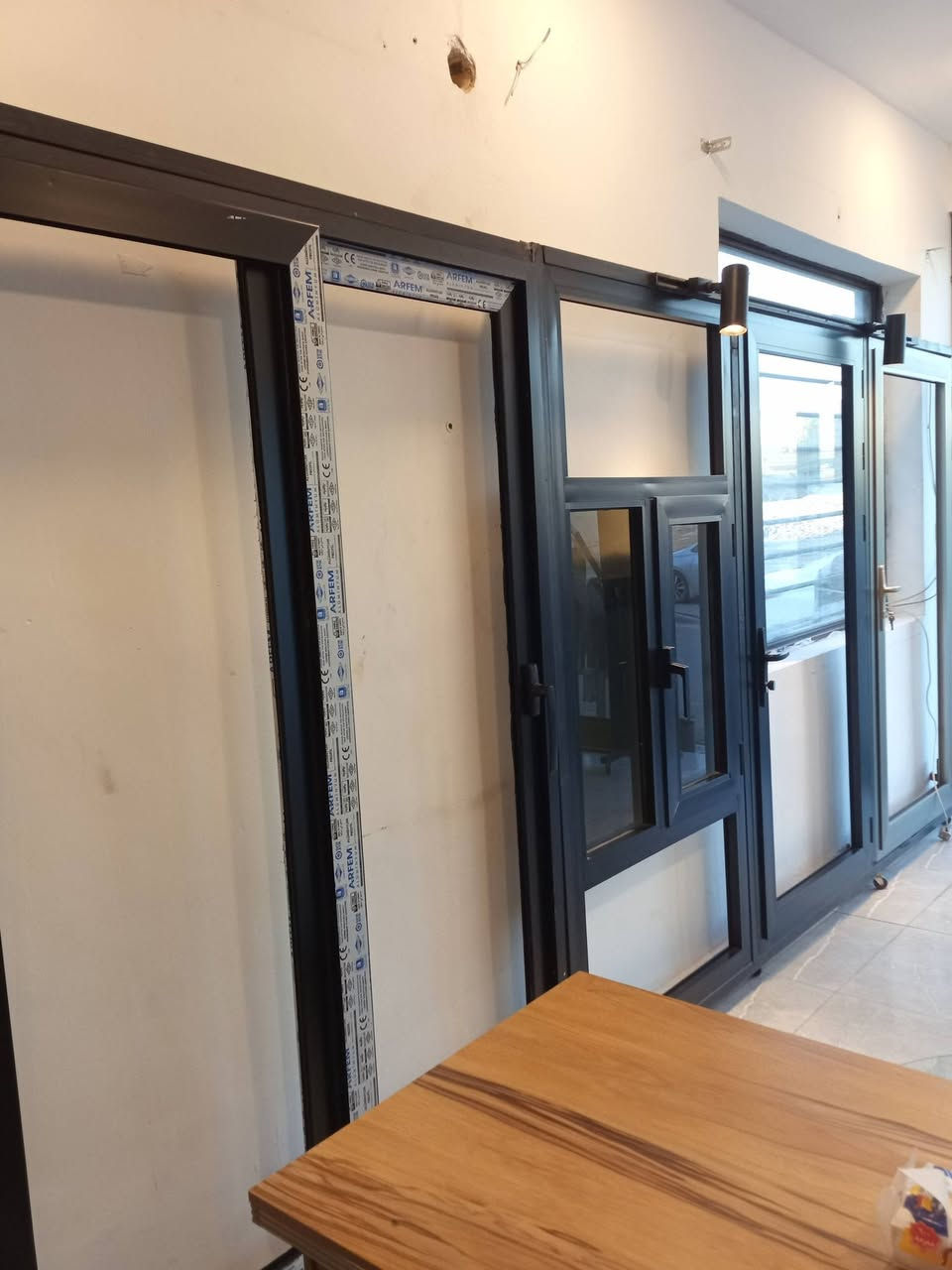 تحيه طيبه مسبوقه بالصلاه على النبي  

اخي المواطن  الكريم 
إذا  كملت بناء ووصلت لمرحله الابواب والشبابيك
وحاير يمن تفصل ودايخ ومحتار 
اجاك الحل معمل المعيار للألمنيوم  
مستعدون لإنجاز كافه اعمال الألمنيوم  والزجاج
بجوده عاليه و دقه المقاسات وارقى المواصفات
ملاحظه1👉 / المواصفات ودقه العمل  يمنه مانرسمها بمخيله الزبون🧠 من خلال الكلام 🗣️ إنما نخلي يشوفها بالواقع👀 داخل معرضنا  لمن يزورنا  للمكتب أو لمن يراسلنه 
ملاحظه 2👉/تم ارفاق صور لبعض أعمالنا داخل المنشور
للاستفسار مراسله الصفحه 
او الاتصال ع الرقم *********** واتساب متوفر
او زيارتنا داخل المكتب
الموقع بغداد /الدوره حي اسيا /مقابل جسر گراره
نعمل في كافه محافضات العراق
