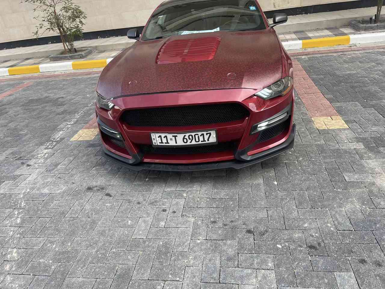 السلام عليكم 
فورد موستنك 2018 
ايكو بوست بريميوم 2.3T 
السيارة محدثة بالكامل شيلبي 
ماشية السيارة 80m
حساسات خلفية 
كامره خلفية 
كيجات دشبول 
شاشة حجم جبير 
حادث السيارة موضح بالصور ايرباك دركة فقط
وبالعراق صار بيها جاملغ خلفي وجاملغ امامي 
المجموع 3 قطع 
السيارة عليها ادامة كاملة كير محرك 
السعر 122 وبيها مجال بسيط 
مكان السيارة الانبار الفلوجة
***********
