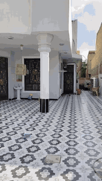 دار للبيع طابو صرف مساحه 350 واجهه 13 نزال 30
بناء حديث 
موقع الرحمه مقابيل مطعم غزال الريف خلف البيت الصيني للسيراميك 
يحتوي علـّى 3 غرف نوم ستقبال وهول ومطبخ وصاله صحيات داخليه وخارجيه غربيه وشرقيه
 للتواصل او مراسلة الصفحه ***********
