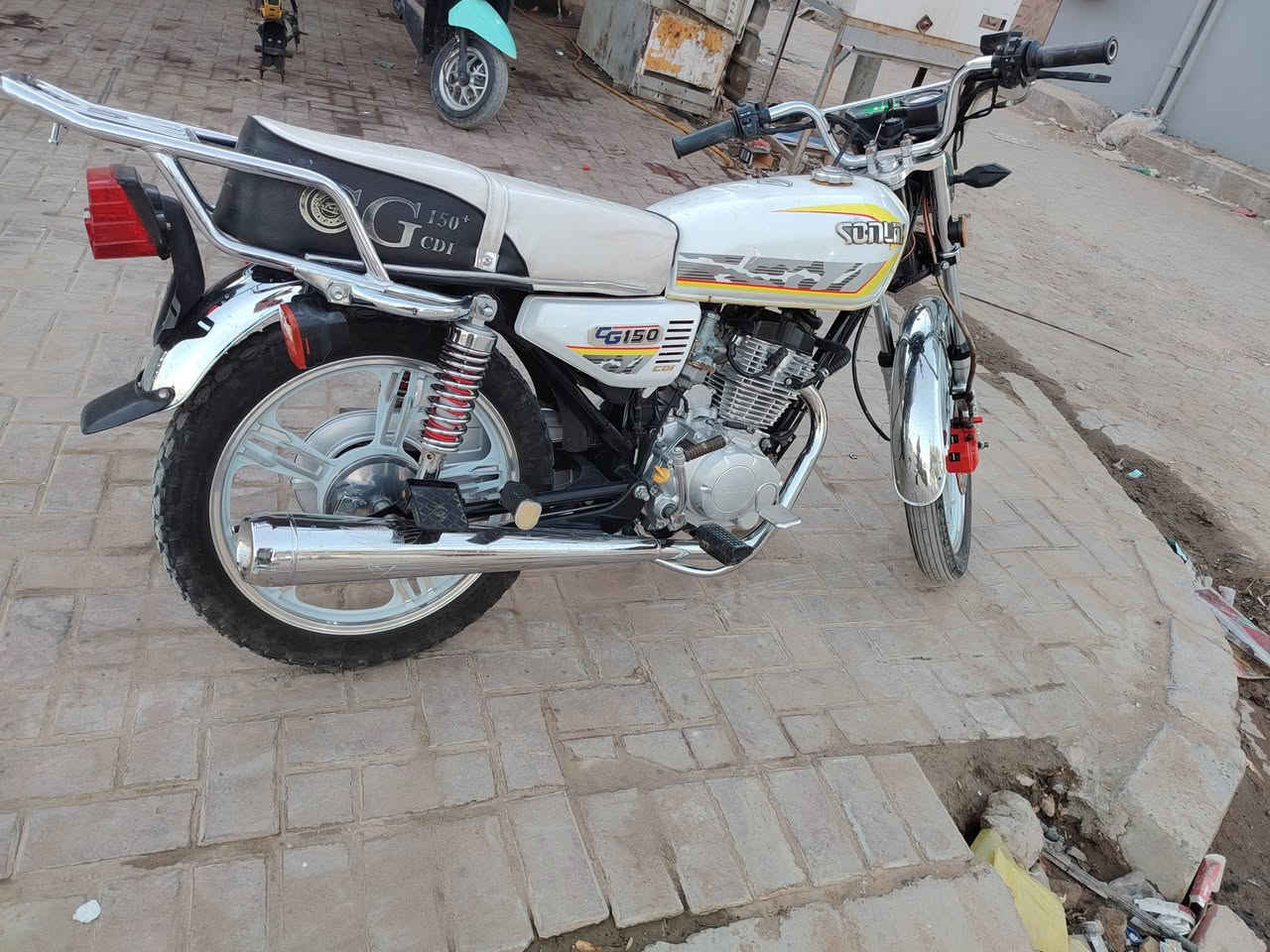 دراجه خمسه كير للبيع ما مفتوحه أوراق اصولي وكيله بل خان ابن عنجور مكان نجف حي الأنصار سعر ٨٥٠ او بيه مجال موبايل ***********
