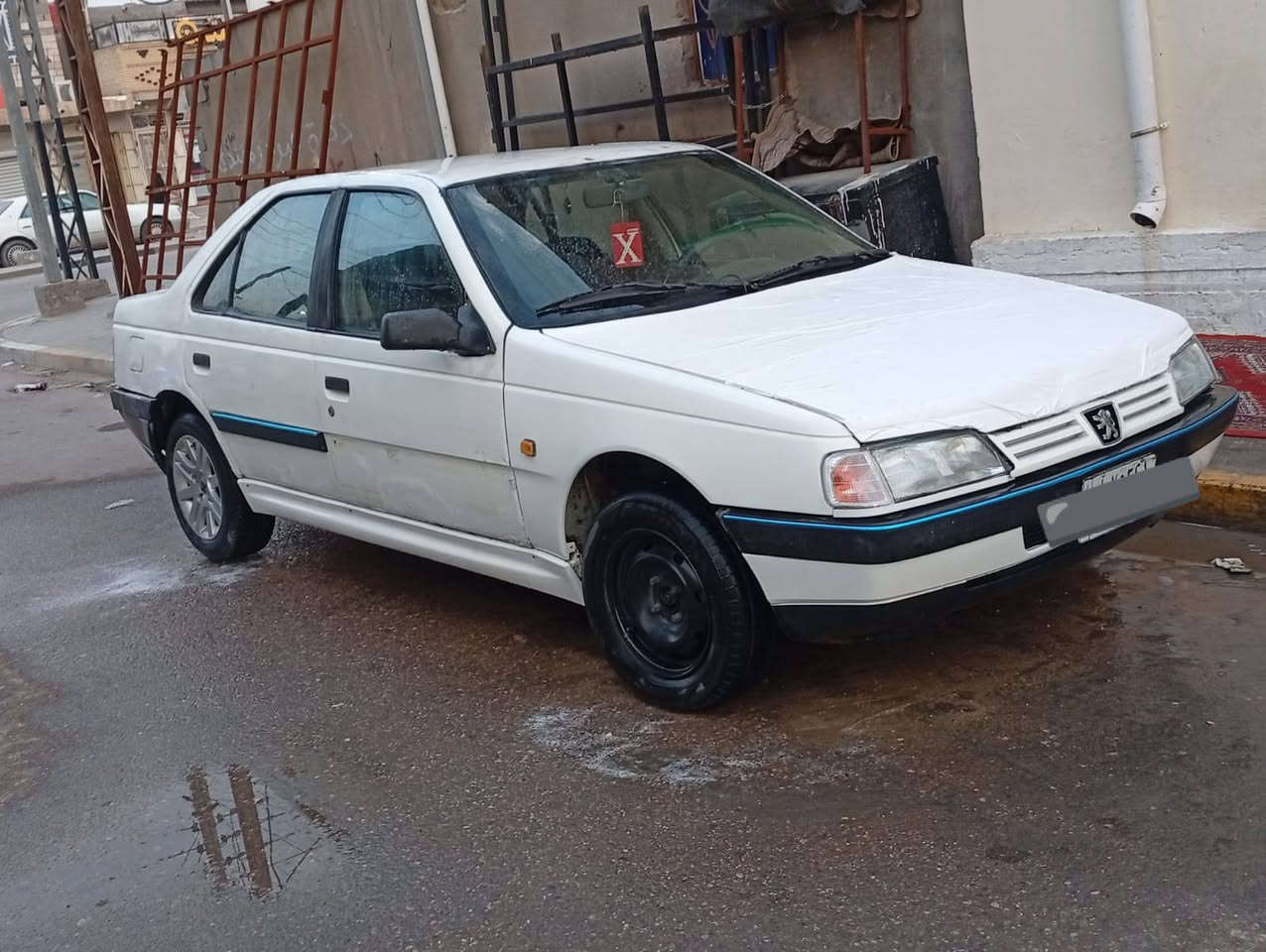 السلام عليكم سيارة البيع بيجو 405البيع موديل 2010السيارة حلوة كير محرك حدادية جدد السنوية مجدد 28 تحويل ثاني يوم رقم الماني السعر 18او بيها مجال قليل العنوان بصرة حي الحسين اتصال *********** البصرة, العراق
