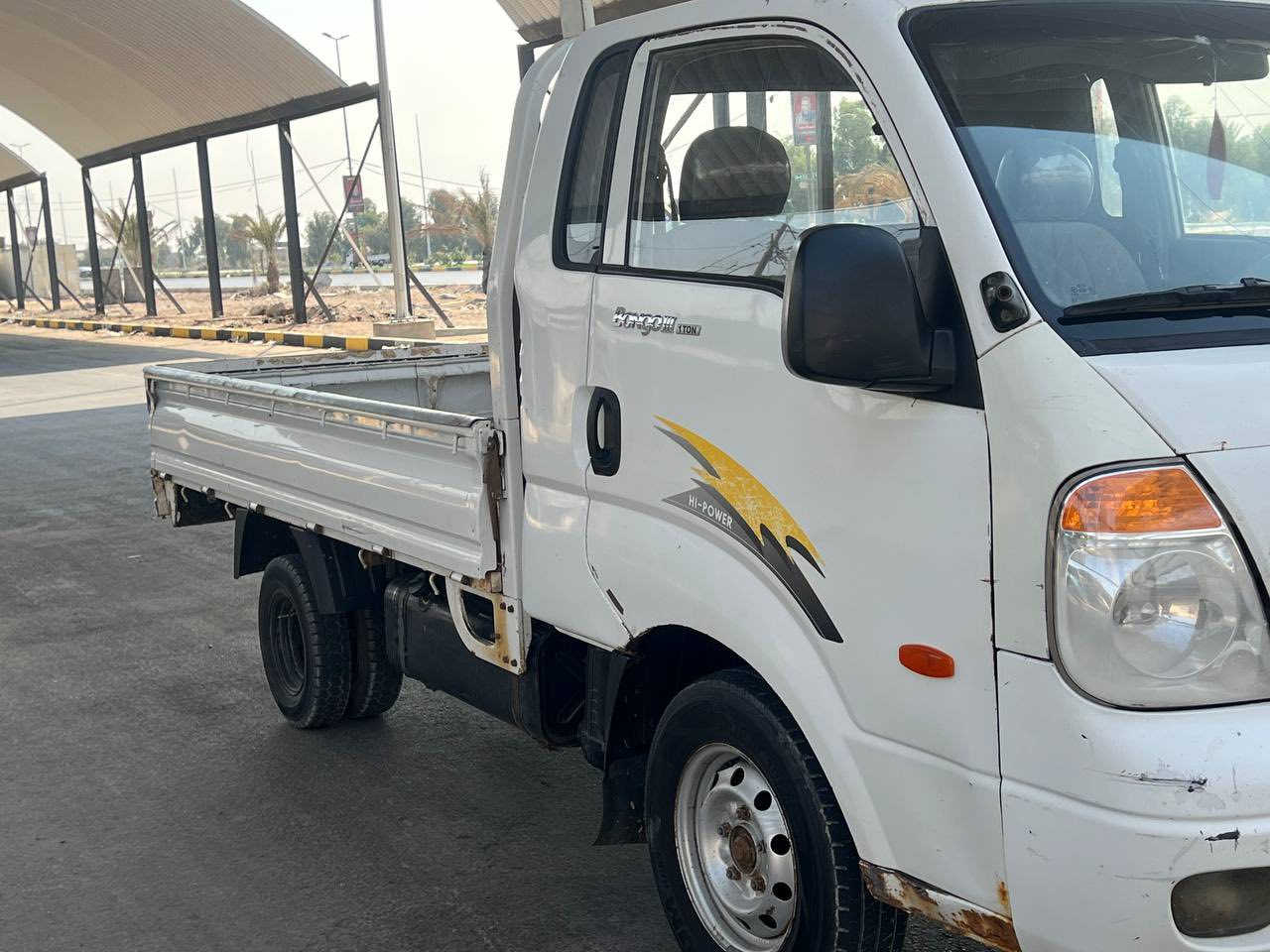 السلام عليكم سياره كيا 3000 (مفتوح محرك الابيض )سنويه 2027 السياره تحمل (رقممممممم مميز 60 كربلاء )مكفول شاصي مكير بيها تنقيص قليل جداا السياره مثل ما موضح كدامك تخم تايرات جديد امامي عنوان السياره كربلاء المقدسة الاستفسار ع الرقم التالي *********** او خاص متواجد السياره ((سعر 115 )) اذا ما تعرف بل الارقام المميزه لا تدخل بحلال الناس
