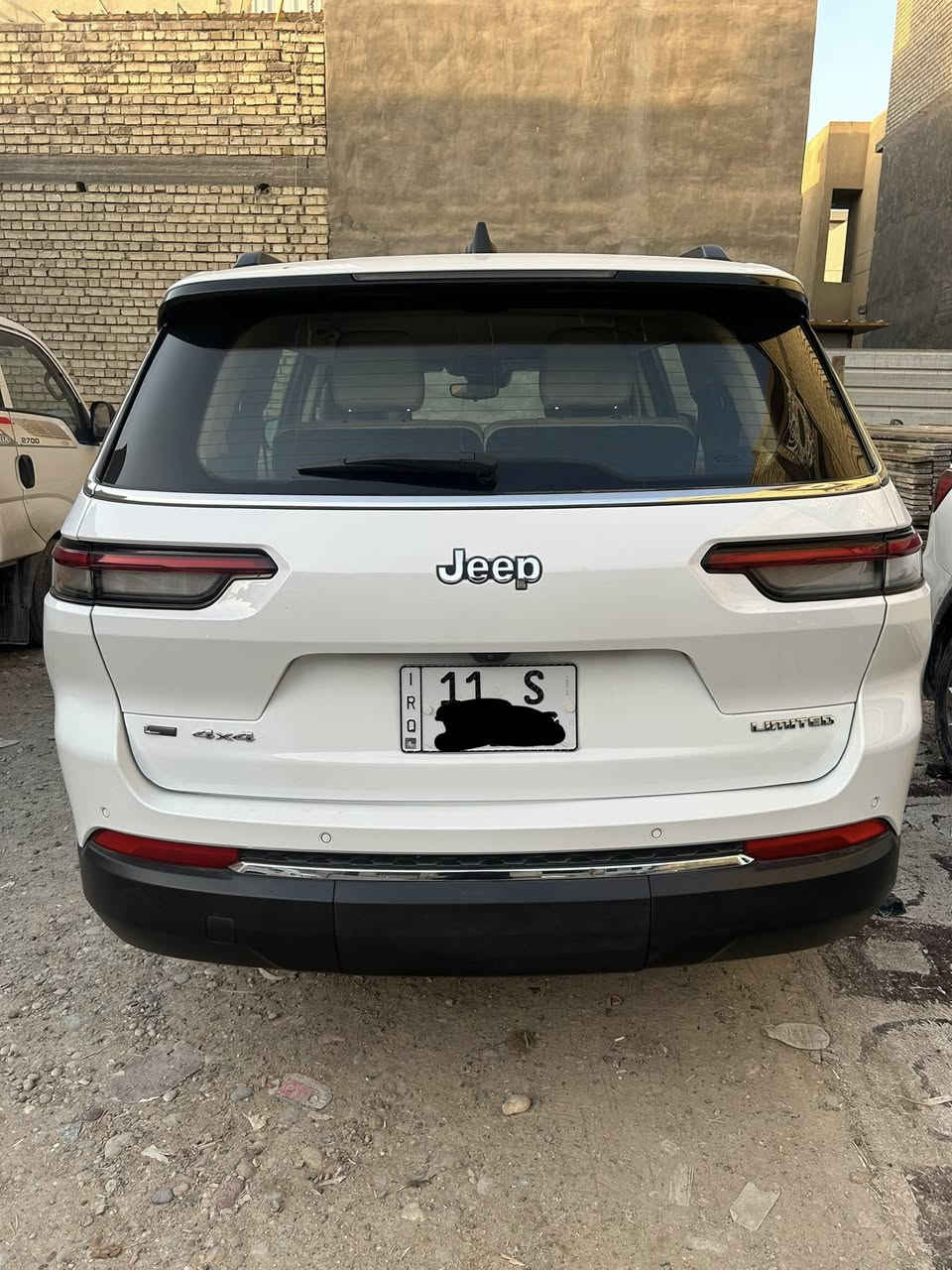 سلام عليكم
جيب لمتدد   2022 
وارد امريكي . لون ابيض 
رقم بغداد

 ماشيه 85,000 كيلومتر 

المواصفات :

* دفع رباعي 4x4 . 
* تحذير النقطة عمياء ⚠ .
* شاشه كبيرة 
* نظام الخرائط (GPS) .
* ستيرن كهربائي . 
* المصابيح الأمامية زنون .
* كشافات الضباب زنون .     
* تشغيل عن بعد .
* صندوق كهربائي ..
* حفظ وضعيات الجلوس (ميموري) . 
* المقاعد الأمامية كهرباء
* المقاعد الأمامية تدفئة .
* المقاعد الخلفية تدفئة 
* حساسات أمامية . وخلفي
* تدفئة ستيرن . 
* المصابيح الامامي..
* مانع تصادم خلفي .
* محدد سرعة 
* نظام التشغيل والاطفاء الاوتوماتيكي ( Auto Start System ) .
* نظام بريك اوتماتيكي ( Auto Break System )
* اناره داخليه متغيره
* جنطه كهرباء
* داخل بيجي
* لدات امامي وخلفي
* تحكمات ستيرن فول
* شاشه اعطال
* كير ماوس
* اربعه انظمه قياده
* رادار 
* وباقي المواصفات المعروفه 

مكان السيارة بغداد   
سياره جديده وجاهزه من كلشي واي نقص مابيها عدتها وارضياتها كلها وياها
السعر 29,500$ وبيه مجال 
رقم شاصي 1C4RJKBG6N8555716

***********
