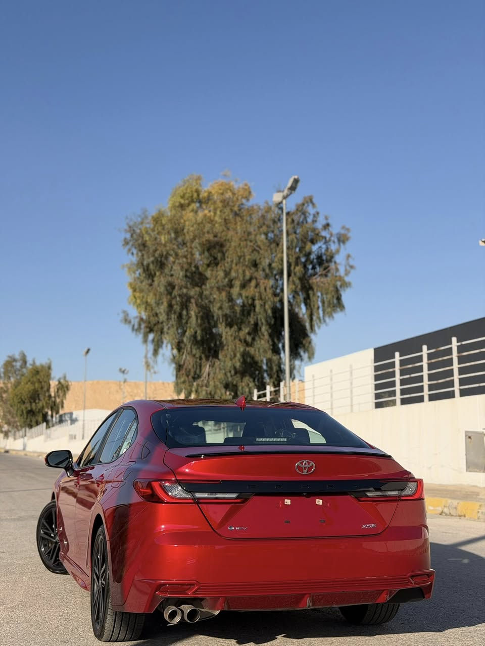 حياكم الله 
كامري موديل 2025 
مواصفات xse 
حادث سياره كما موضح بالصور جاملغ وباب مبدلات نفس لون 
ايرباك برده فقط
عداد المسافة 10068 mi
سياره جاهزه للشحن تريد اربيل او بغداد 
السعر 22,500$ مطروح في الحره 
للاستفسار ***********
*********** واتساب
