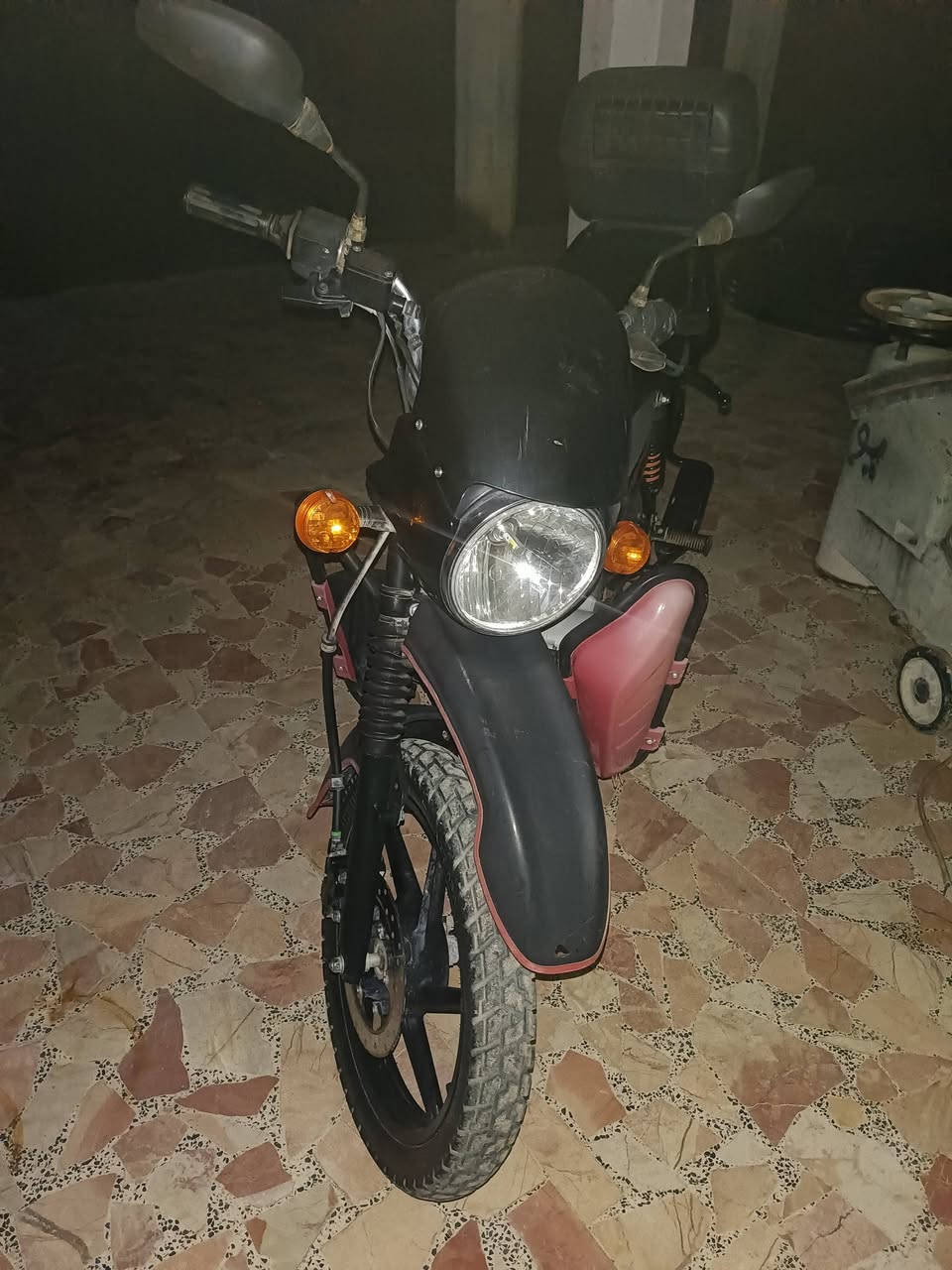 مكينه  مفتوحه، بوكسر 22اوراق اصولي   دراجه جديده. مانقصه شي نضام زنون  مكان رفاعي  السعر 1300 بيه مجال ***********
