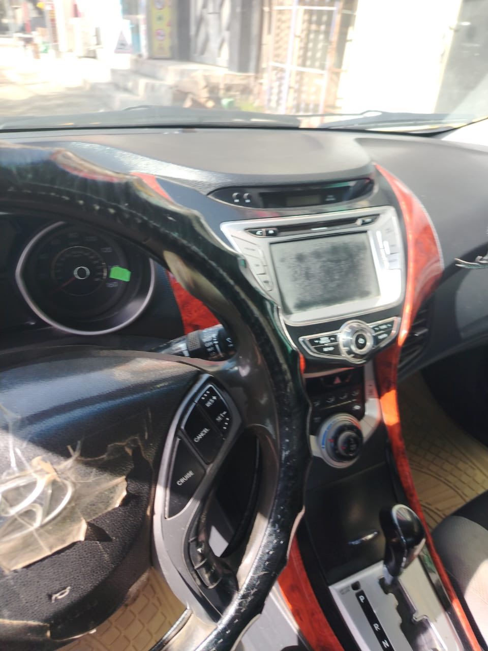 النترا 2012 للبيع
مكانهه حلة / مركز 
بيهه باب وبنيد مواصفات فول بصمة وفتحة
للاستفسار اتصل ‭0780 847 4721‬
