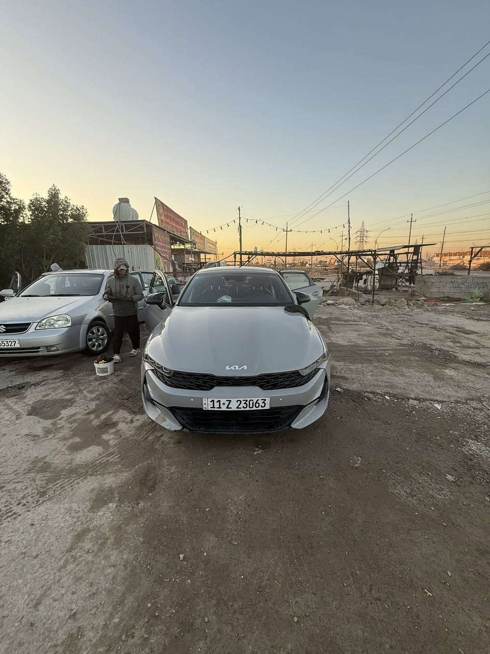 السلام عليكم 
كي فايف 2022 جيتي 2500 تيربو  فول مواصفات للاخير 
كشنات كهرباء رادرات حساسات مري شفط 4 كامرات تدفئ تبريد مقاعد وتدفئة ستيرن بنوراما وهواي مواصفات .. 
رقم بغداد باسمي تحويل مباشر 
السياره وياها بصمات ثنين انطيهن وياها 
حادثها جانبي بجم كبس مبدل بيها جاملغ وباب سايق وجاملغ خلفي وباب خلفي كلير فقط بدون معجون بدون تبديل   ماشيه السياره 59 الف ميل
السياره مكفولة من  الدواخل بدون شاصي وبدون لغد  كفالة وعندي سونار بيها 

سعر 175 مكاني بغداد زيونة 

***********
