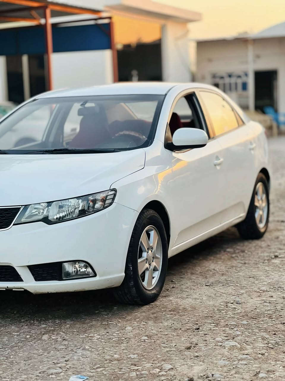 السلام عليكم للبيع كيا سيراتو ٢٠١٣ خليجي بيها رشات صبغ بدون حادث السيارة جاهزة من كلشي رقم أربيل دولي تريد وكالة أو تحويل السعر ٩٢ وبيها مجال حك الجية 
***********/***********
