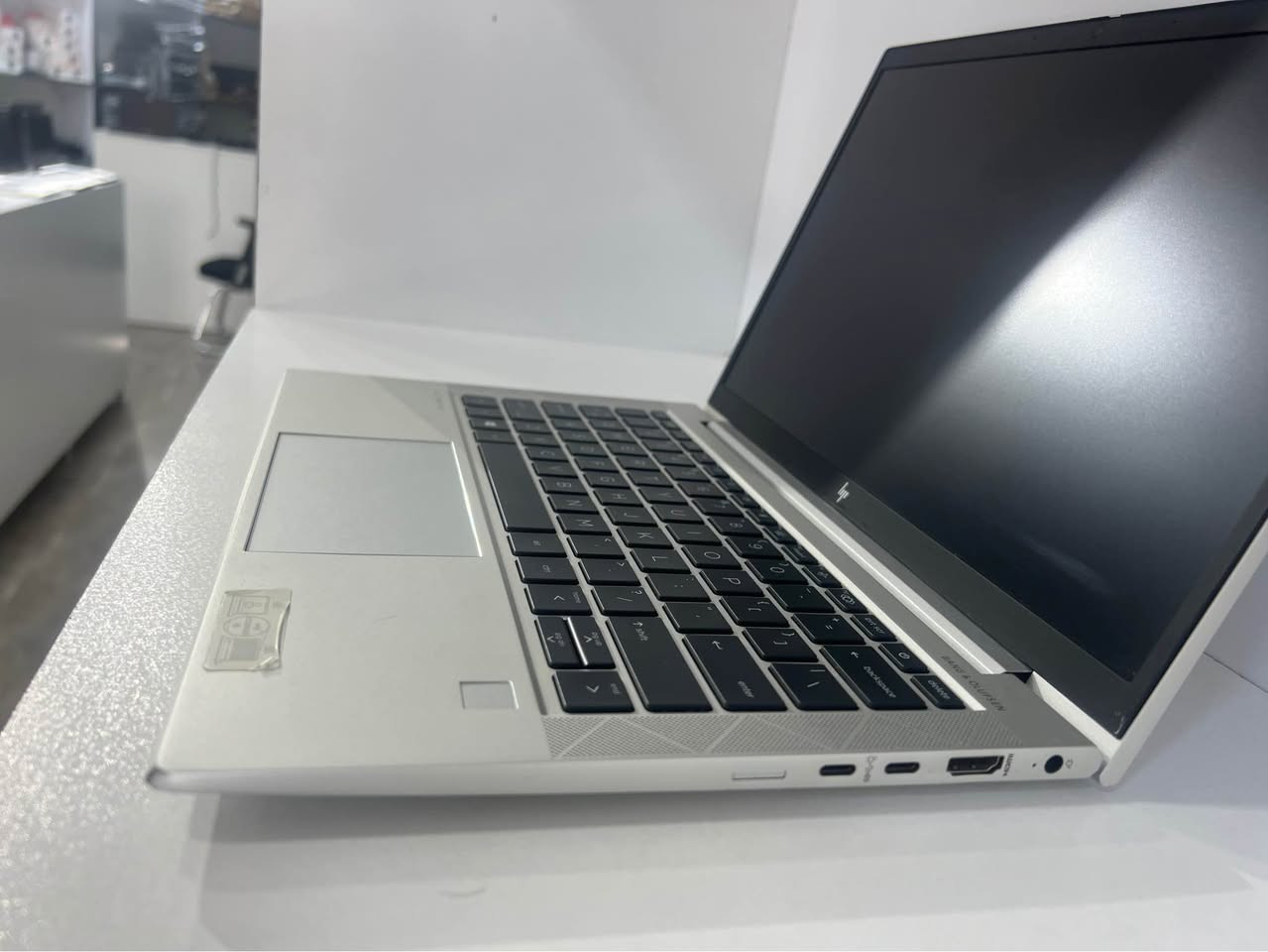 💻 HP EliteBook 835

مواصفات قوية بحجم صغير وأداء ممتاز للاستخدام اليومي والعمل:

• المعالج: AMD Ryzen 7 Pro 4750U
• الرام: 16GB DDR4
• التخزين: 256GB SSD
• كرت الشاشة: AMD Radeon Vega مدمج
• الشاشة: 13.3 إنچ FHD

جهاز سريع وخفيف مناسب للدراسة، العمل، والبرامج اليومية.

📩 للحجز والاستفسار:
***********

📍 اربيل – شارع سلطان مظفر قرب المحافظة أربيل, العراق
