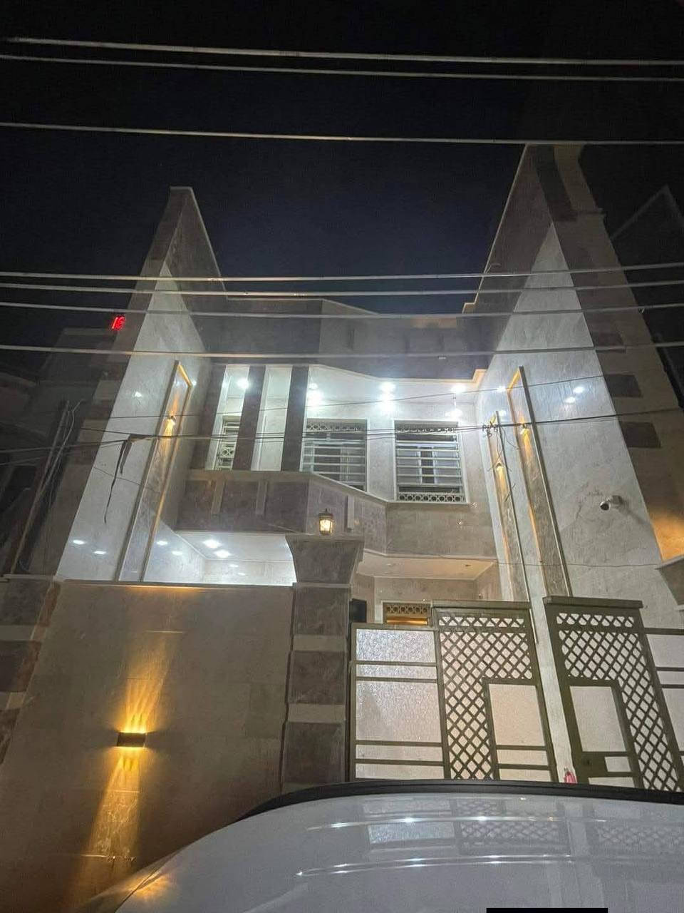 #سعر متر تسليم مفتاح 🏠(٤٥٠الف ) 
#سعر تسليم هيكل عظم🏗 (٢٠٠ الف ) 
ابو علي ***********📲 واتساب
🛑مواصفات تندر تسليم مفتاح 🛑

١ - تنضيف الأرض جيدا من الانقاض. 
٢- فحص التربة ومعالجتها في حال وجود أي مشاكل. 
٣ - رش الأرض بأفضل أنواع المبيدات (كلوريدين والنفط الاسود) للقضاء على على الارضة عن طريق كوادر متخصصة. ٤-فرش السبيس والجلمود للارض وحدلها بحادلة (٣٥) طن. 
ه - عمل منظومة للارضة والحشرات. 
٦ - فرش نايلون زراعي سميك. 
٧- تأسيس مجاري انابيب ( الامل الشريف) 
٨- تسليح الارض بطبقتين من الشيش FF. ناجح بالفحص. 
۹ - صب الارض مركزي C35 بارتفاع 40CM وبالتعامل مع شركات رصينة. اعمدة الشموخ او الابراج المتحدة
١٠ - عمل بتلو بارتفاع 15سم .
١١ - بناء الطابق الارضي بارتفاع 3,20CM بانواع طابوق (الجبوري, العنكوشي) الخالي من الاملاح. 
١٢ - تثبيت انابيب المرازيب والسبالت والستلايت مع البناء.
۱۳ - تثبيت فريم حديد للابواب والشبابيك 1,5 ملم تركي. 
١٤ - عمل قالب الطابق الارضي و عمل رباط للطابق الارضي 30cm وفوق الابواب والشبابيك للطابق الاول 40cm مع مرد ماء. 
١٥ - تثبيت انابيب الكهرباء بالسقف. 
١٦ - بناء البيتونة وستارة السطح بنفس المواصفات السابقة وعمل مرد ماء.
١٧-عمل انابيب الماء (صناعة تركية مسلح) والحنفيات والمغاسل والمقاعد الغربية (صناعة تركية درجة اولى).
١٨-تأسيس الكهرباء سيمنز (العقبة الاردني) .
١٩-تطبيك الارضيات بورسلين(هندي).
٢٠-تطبيك الحمامات والمطابخ بالسيراميك (الهندي).
٢١-عمل الجص والبورك مساطر بقياسات ٨٠ سم .
٢٢-عمل بايات الدرج بورسلين هندي
٢٣-عمل محجر الدرج المنيوم بوري دائري (تركي)
٢٤-عمل ابواب داخلية تركية  .
٢٥-عمل الشبابيك الأمامية المنيوم مفصلي ثقيل والخلفية ابواب وشبابيك الحمامات pvc  .
٢٧-لبخ المناور والستائر .من الداخل مع صبغ بتك
٢٨-عمل الشتايكر مع الفلين سمك ٥ سم ستاير بور
٢٩-تجهيز سخان١٢٠ لتر (الطحان)، وتانكي ١٠٠٠ لتر (الوطني)، ماطور ماء (شمجي).
٣٠- تغليف الواجهه بورسلين +كوبلن 
تسليم دفعات مع العمل
المقاول ابو علي👷‍♂️
***********📲 واتساب
