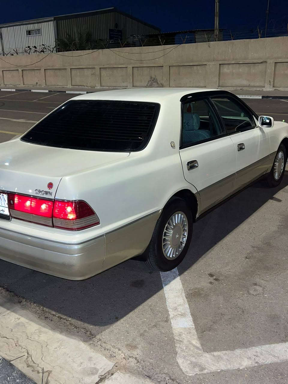 السلام عليكم راس الثور فلات موديل 2000 مشروع وطني سنويه لغايه 2029 مكفول من الكص ونقل الجثه والعيب الشرعي وكافه لاصوليات محرك وكير مكفولات           تبريد ثلج حداديه بلكارتون كهربائات كله شقاله طخم تاير كرستال اصل سياره جديده مابيه اي نقص عنوان السياره البصره السعر90 بيه مجال قليل هذه رقم الموبايل *********** السياره مصبوغ عام تغيير لون  العوان البصره البصرة, العراق
