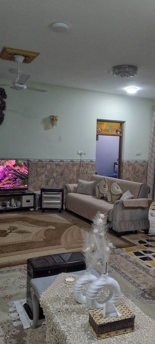 دار ركن   للبيع مساحته 300متر. 🟥 نظيف بناء حديث 🟦 يحتوي على ثلاثة غرف نوم وهول ومطبخ واستقبال وصحيات داخلية وخارجية وگراچ وحديقة 🟥
⬅️مبني من الطابوق 🟦 
⬅️السقف صب كونكريت 🟥
⬅️الارضية والجدران سيراميك 🟦
⬅️السطح شتايگر 🟥
⬅️في الشارع الرئيسي وليس فرعي 🟦
⬅️نوع العقار طابو زراعي مرقم 🚨
السعر//87 مليون قابل للتفاوض 🔲
العنوان//كوت ــحي الحكيم الاولى شارع افران الهادي 🟥
    ...........    .......     .......     ......

للاستفسار الاتصال على الارقام التاليه 
📳📳*********** 📳📳
📳📳*********** 📳📳
مكتب دلالية اهل الديرة للعقار 🏨🏨
