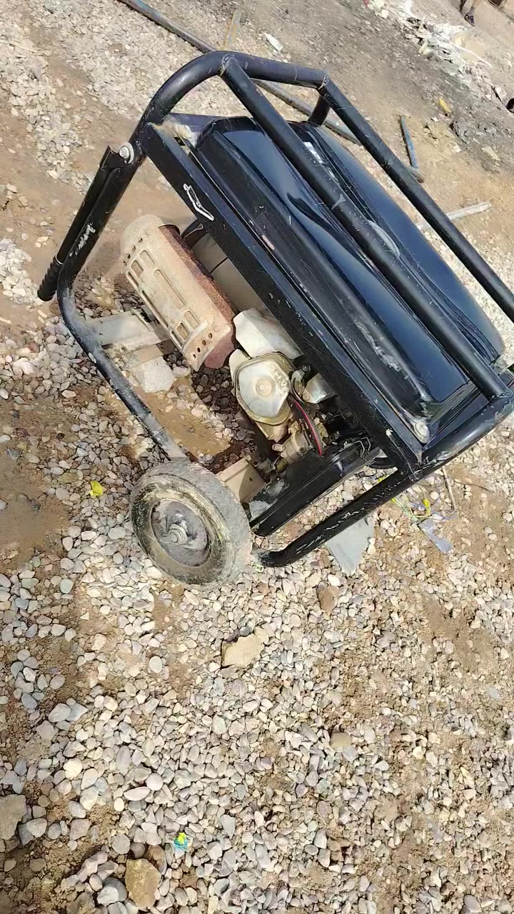 السلام عليكم مولد للبيع في ديالى كاطون الرازي  السعر ب 400 وبي مجال الرقم ***********
