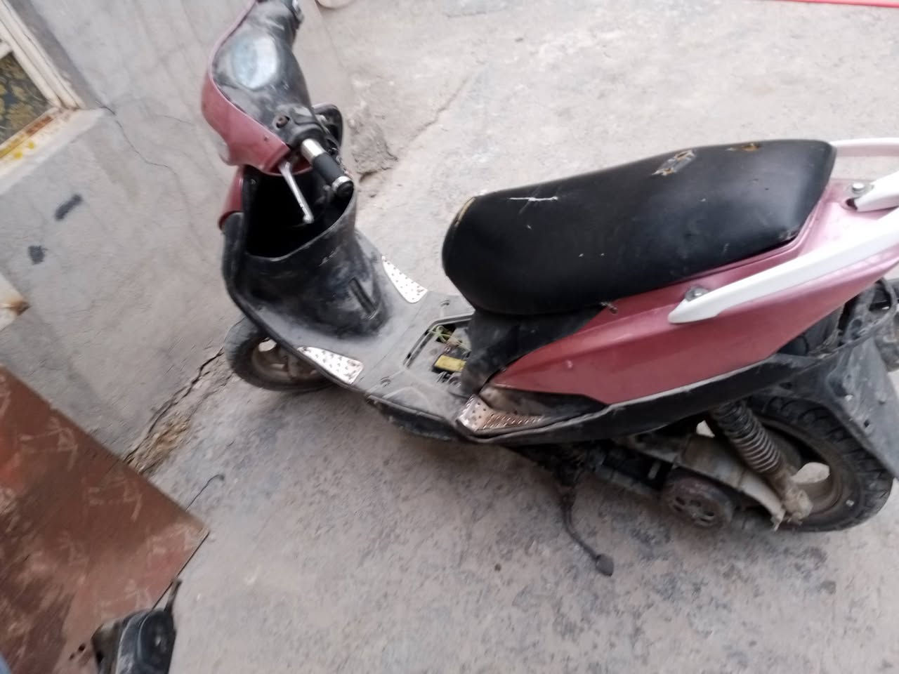 سلام عليكم دراجه للبيع تشتغل بس اتاخر بل تشغيل ابيع كوم حديد ابيع طافيه قيم بلي يرظه بي الله أو بيك خير ودلل أو إذا اكو مراوس عادي اطيب فرق مكاني بغداد الكماليه قرب المشتل رقم الهاتف ***********
