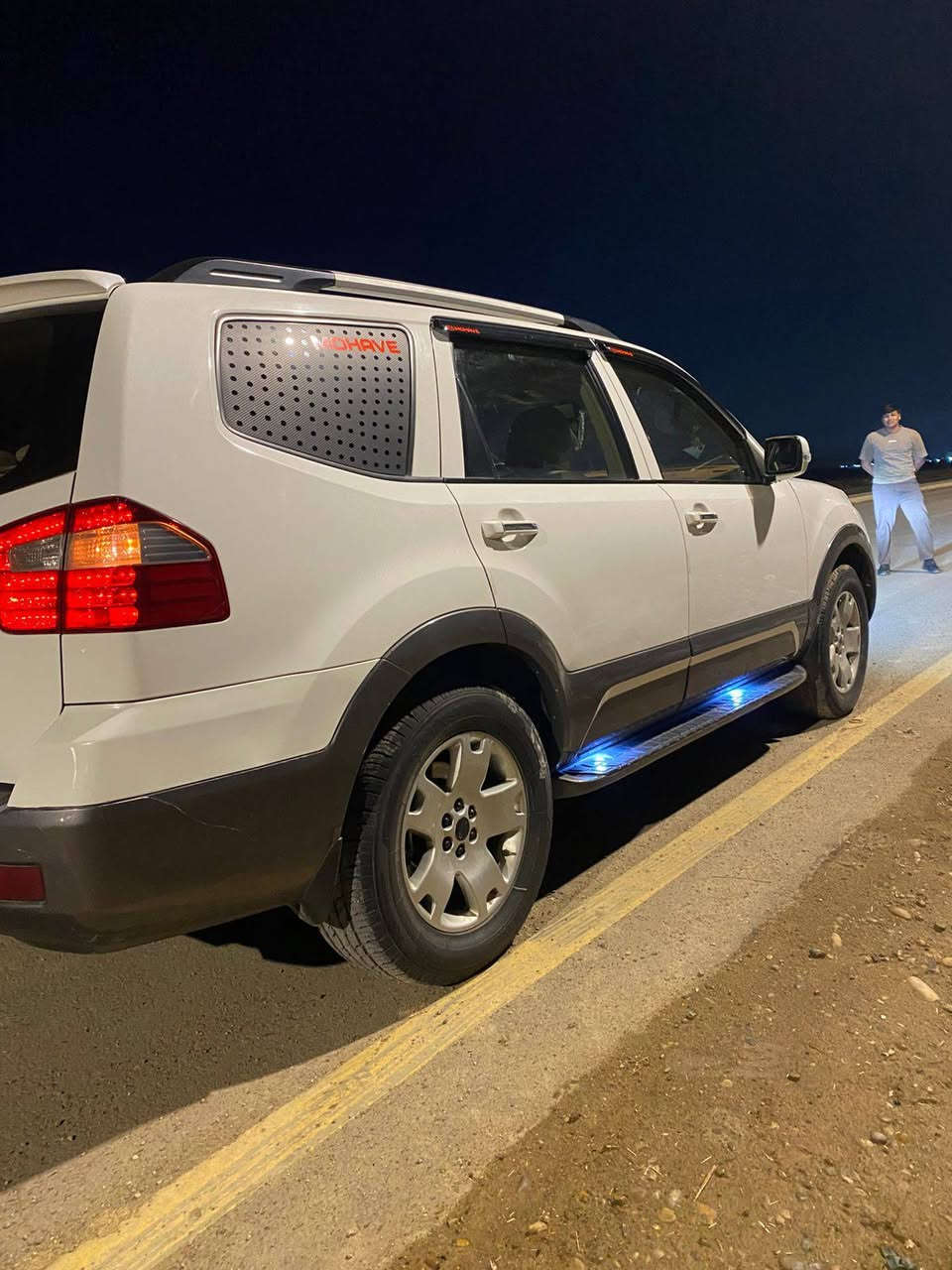 سلام عليكم كيا موهافي للبيع خليجي فول مواصفات بيها باب السايق صبغ أثر شخوط وربع من البنيد باقي السيارة كفالة ماشيه 250 مكينة مكفولة عارضهة 135 بيها مجال قليل رقم الهاتف ***********
