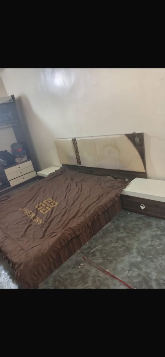 سبالت عدد 2
مداخلات تصليح 
كل واحد طنين سعر 350وبي مجال لواحد موثنينهن 
غرفه تركيا ضخمه ماخذيها ب3سعرها حاليا ب450وبيها مجال
حي الميثاق


**إذا كنت صاحب هذا الإعلان وتريد حذفه لأي سبب، رجاءا أرسل رسالة إلى الدعم الفني**
