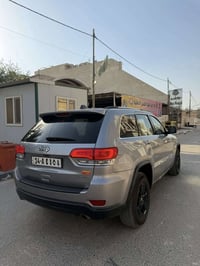 جيب كراند شيروكي رقم بصره  الموديل 2018 ماشيه 94الفmi المواصفات لاريدو...