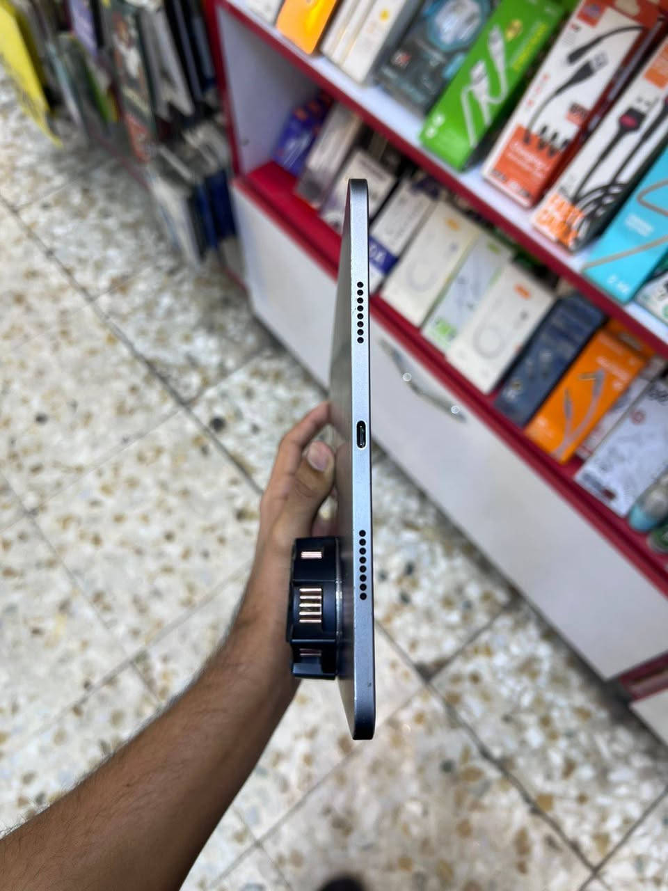 مكفول الجهاز/💻 فرصة لا تتوفر دائماً: جهاز بمواصفات الأداء المذهل (M1)
إذا كنت تبحث عن التوازن المثالي بين القوة، النظافة، والضمان، فهذا العرض مخصص لك. الجهاز بحالة ممتازة جداً ويمنحك تجربة استخدام وكأنه جديد تماماً.
🔍 المواصفات الأساسية:
المعالج: شريحة M1 الثورية (أداء فائق وسرعة استجابة مذهلة).
ذاكرة التخزين: 128 جيجابايت (سعة مثالية للاستخدام اليومي والمهني).
الحالة: نظيف جداً (بحالة الوكالة)، خالي من أي عيوب تقنية أو خدوش واضحة.
الضمان: الجهاز مكفول، مما يضمن لك حقك وراحة بالك بعد الشراء.
✨ لماذا تختار هذا الجهاز؟
الموثوقية: وجود الكفالة يجعلك تشتري وأنت مطمئن.
الأداء: معالج M1 لا يزال يتربع على عرش الكفاءة في استهلاك البطارية وقوة المعالجة.
الجودة: الجهاز "لقطة" لمن يبحث عن جودة الجديد بسعر المستعمل المميز.
📍 المكان: البصرة
💰 السعر: 590 (قابل للتفاوض البسيط للجادين)
📞 للتواصل والاستفسار:


**إذا كنت صاحب هذا الإعلان وتريد حذفه لأي سبب، رجاءا أرسل رسالة إلى الدعم الفني**