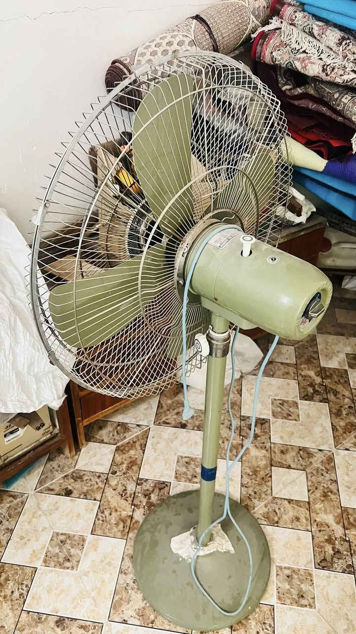 السلام عليكم 
للبيع مروحة كبيرة أصلية جديدة كما موضحة بالصورة السعر ٧٥  ألف المكان واسط الشهداء نهاية شارع معمل المرور للاتصال ***********
