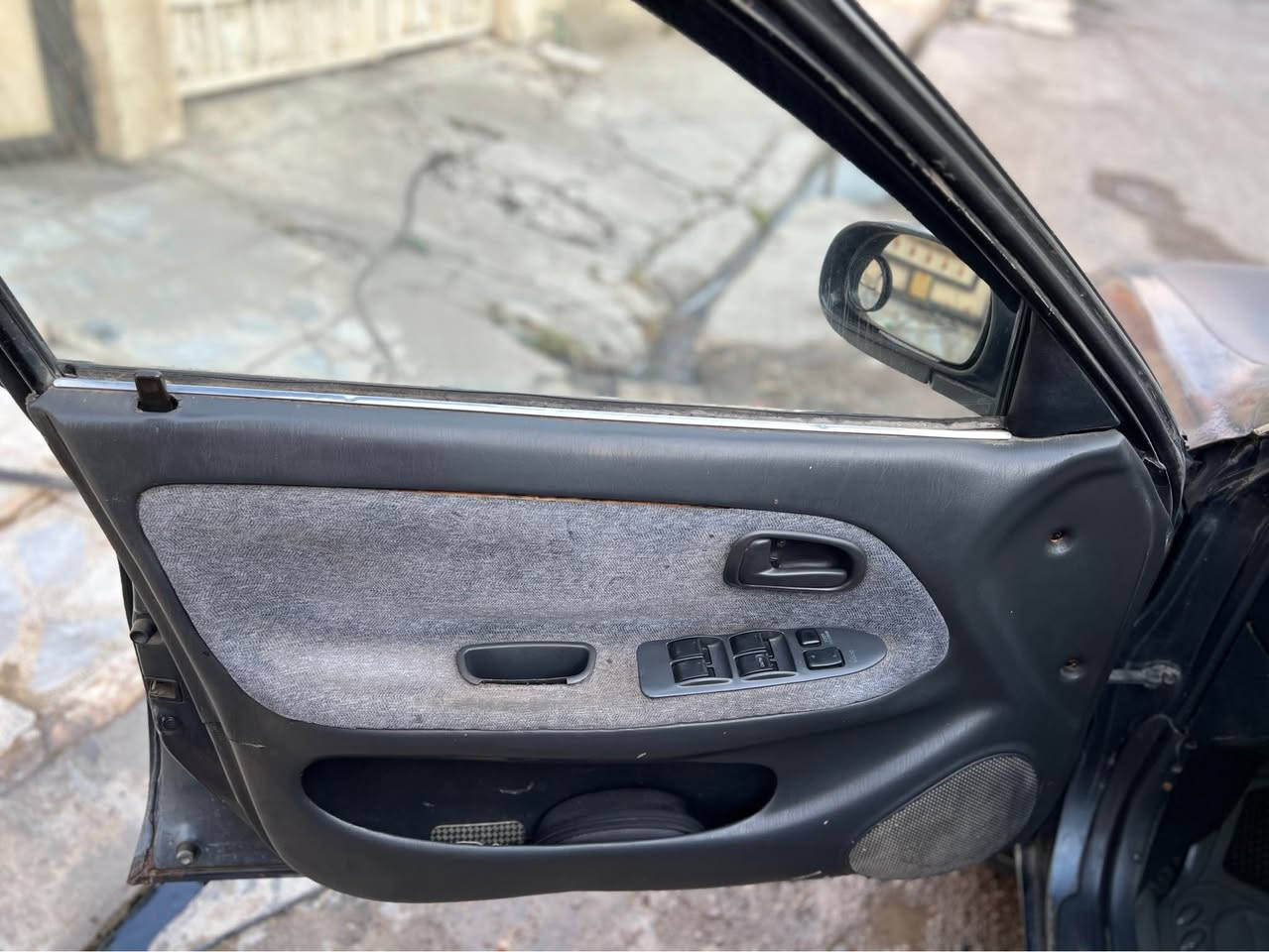 السلام عليكم
كورلا موديل ١٩٩٤ 
سيارة جاهزة تبريد وايرمنية حدادية كامل كير محرك شرط
لون نيلي السعر ٤٢ وبيها مجال
مكاني موصل الايسر
*********** Singapore
