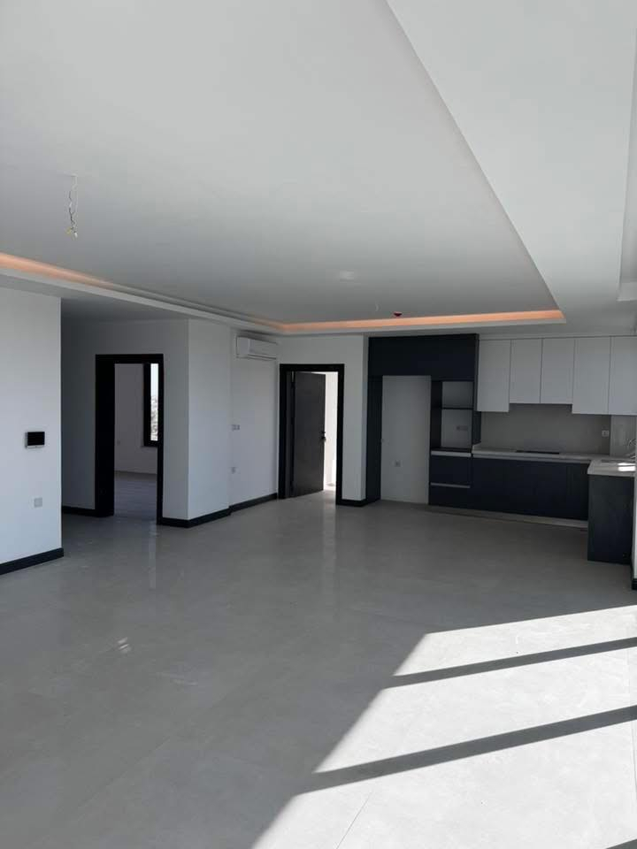 شقة للبيع في مجمع الود السكني
جاهزه للسكن مباشر
المساحه 180m 

طابق 5

بناية B1 الاولى 

3 غرف نوم 

اطلالة خارجية

مطبخ 

تبريد مركزي

مسددة بالكامل ( كاش )

من المالك مباشرةً السعر ٢٦٨

للاستفسار الاتصال على 

***********
