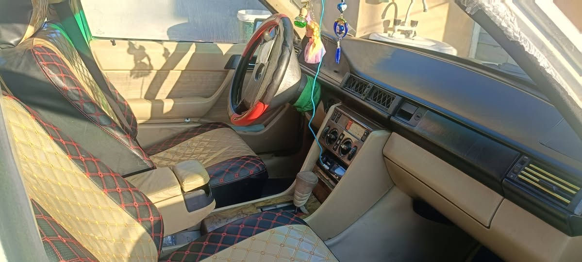 مارسدس للبيع مديل 1987سنوية 24ساقطة كير محرك خير من الله تدفئة تبريد رقم انبار مكفولة من ضربة ومن اخياس نضافة فول  سعر 53$وبيهة مجال عنواني ديالى بعقوبة ***********
