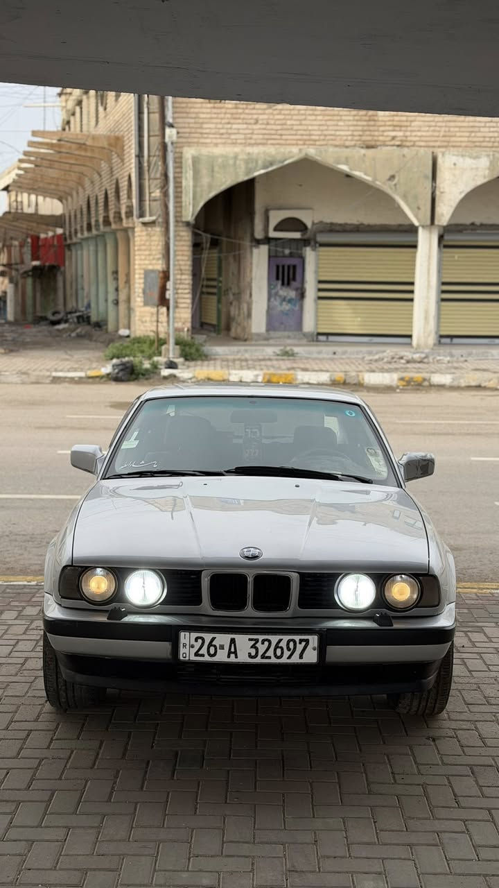 السلام عليكم للبيعBMW موديل1992 مسكر كير اوتماتيك رقم صلاح الدين سنويه هزه لل30 سياره مكفول كفاله عامه من كلشي سياره عل بلاد كله دكه جاكوج مابيه بل شرط بيه تبديل جاملق وباب فقط السعر65بي مجال مراوس حسب القناعه مكانه صلاح الدين رقم التلفون ***********
