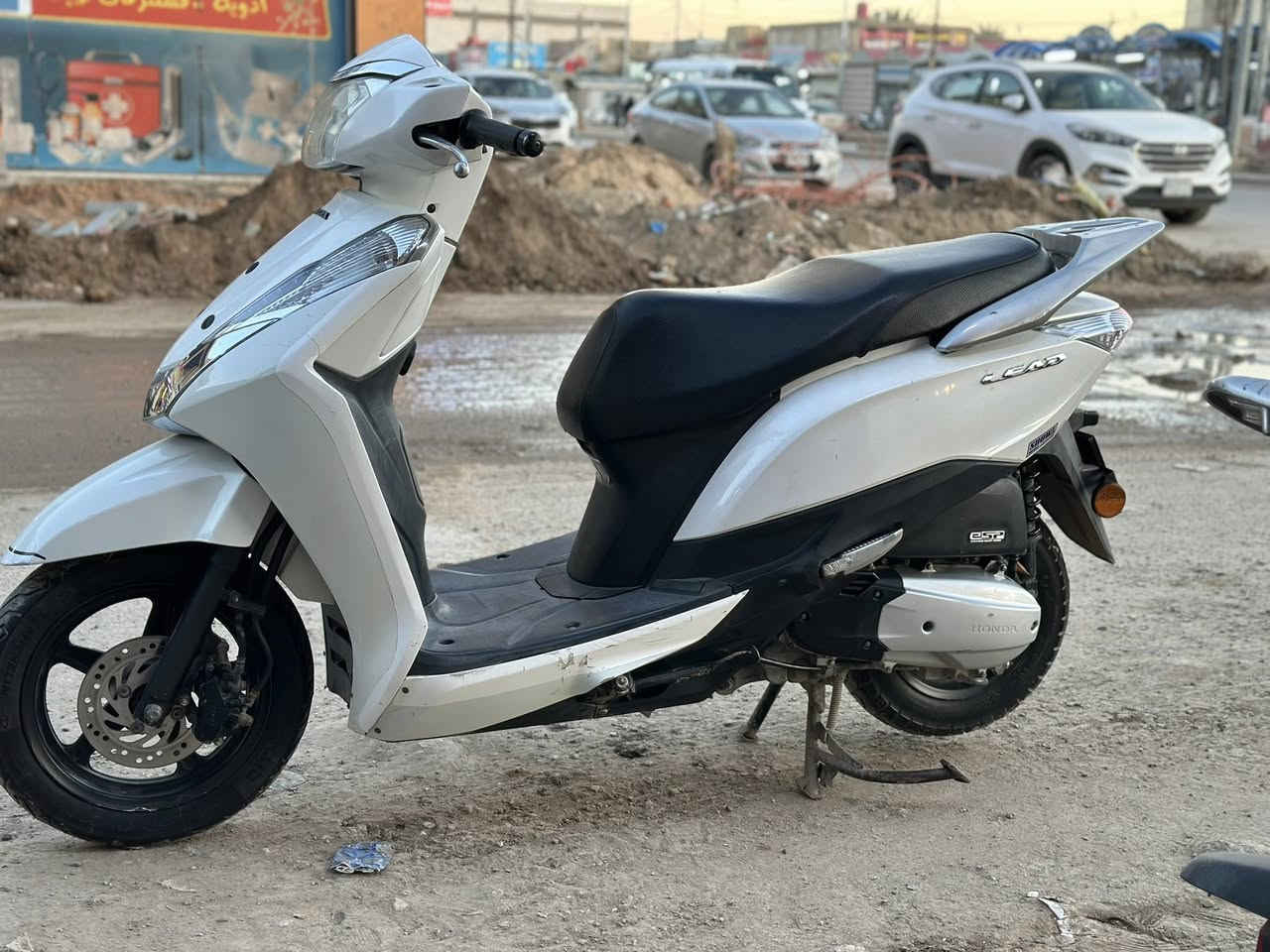 السلام عليكم 
هوندا ليدي حديث موديل 2017 ياباني مكينه pcx
دراجه مكينه مكفوله والكفر بي شويه شخوط 
دراجه مناقصهه شي ماشيه 110
السعر مليون و500 وبيهه مجال بسيط 
مكاني كربلاء طويريج 
للاستفسار ***********

