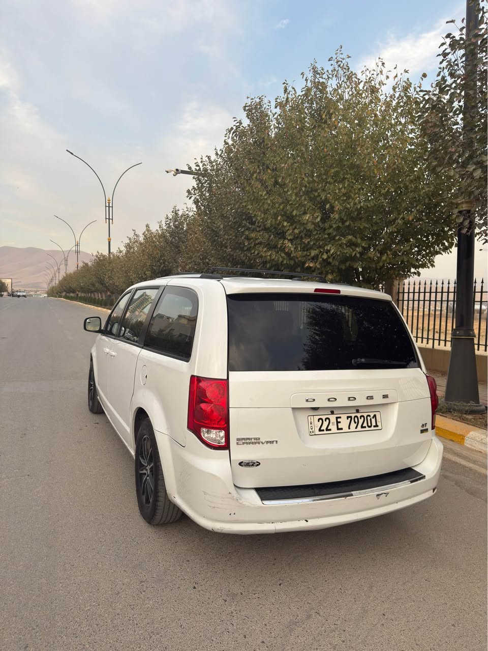 Dodge grand caravan 2019 GT 
فول مواصفات 
* ابواب وصندوق كهرباء 
كشنات جلد كامل 
* كشنات الامام تدفئة وكهربائية
* كشنات الخلف دفن سياحي 
* تدفئة بالستيرن وتحمات جهتين 
* شاشة بلادي قلاب وتحكم من الستيرن 
* شاشة اعطال 
* تبريد 3 قطع 
* بردات بالابواب السلايد بلادي 
* ويل كب بلادي 
* حصان بالسقف وLED
* مكينة وگير بلادي 
* بچم كبس 
* بيها 3 قطع صبغ چاملخ الي خلف السكن وباب السلايد وباب السكن وصندوق مبدل بلادي والحادث مرفق مع الصور 
* الهزة لحد شهر الرابع 
* السيارة رقم اربيل تحويل ثاني يوم وتريد وكالة هم بالخدمة 
ماشية 119 الف ميل 
* سعرها 188$ وبيها مجال مكان السيارة سليمانية
*********** موصل, نينوى
