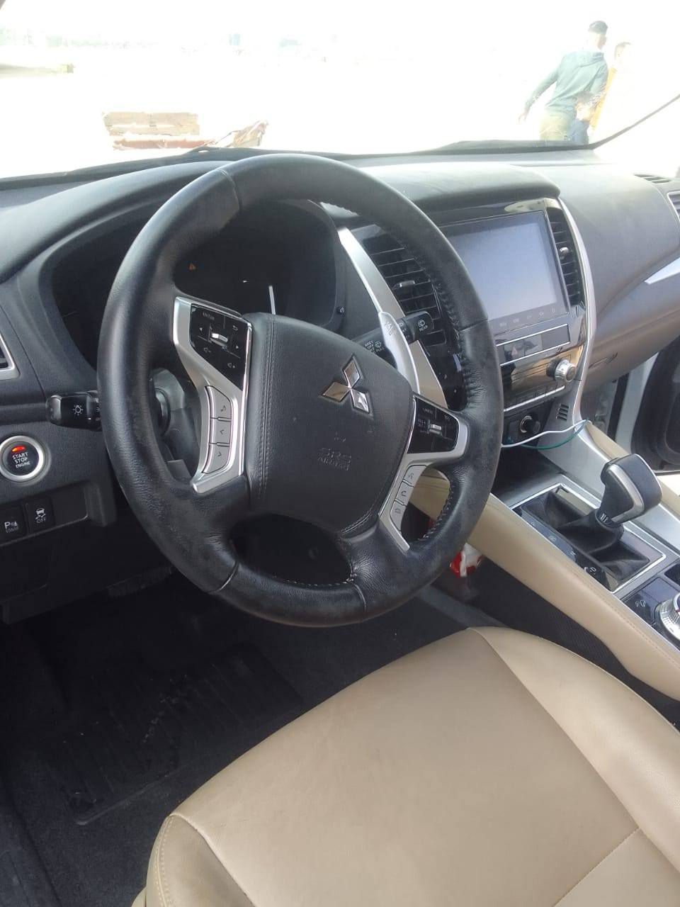 سلام عليكم 
🔥 للبيع باجيرو سبورت 2023 🔥

سيارة نظيفة جداً بحالة ممتازة، استخدام خفيف، سيارة على وضع الشركة.

📌 المواصفات:

- الموديل: 2023
- النوع: Mitsubishi Pajero Sport
- المحرك: 2.4 لتر ديزل / أو 3.0 بنزين
- القير: أوتوماتيك
- الدفع: رباعي (4×4)
- المسافة: ماشيه ألف كم

✨ التجهيزات:

- شاشة وسطية + نظام ملاحة
- كاميرا خلفية + حساسات
- فتحة سقف
- تبريد وتسخين مقاعد
- تحكم مقود (ستيرن)
- مثبت سرعة
- نظام بصمة / تشغيل زر
- تكييف ثلج
- وسائد هوائية + ABS + نظام ثبات

🛠️ الحالة:
-رقم اربيل رقم الألماني سيارة باسمي تحويل مباشر
- بدون حادث
- محرك وكير وفحص كامل ممتاز

💰 السعر: 285 ورقة قابل للتفاوض للجادين
📍 المكان: بغداد - الدورة

📞 للتواصل: ***********
