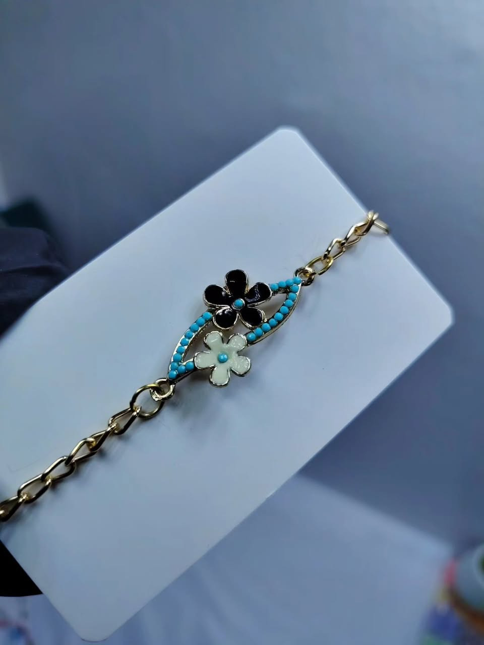 سوار الورد هاند ميد فري سايز 
زنجيل قابل للتصغير والتكبير يلبس كل القياسات 
حصراً لدى بيبون 🎀🌼 
#جامعة_الموصل #اكسبلورر #اكسسوارات #هدية #المركز_الطلابي


**إذا كنت صاحب هذا الإعلان وتريد حذفه لأي سبب، رجاءا أرسل رسالة إلى الدعم الفني**