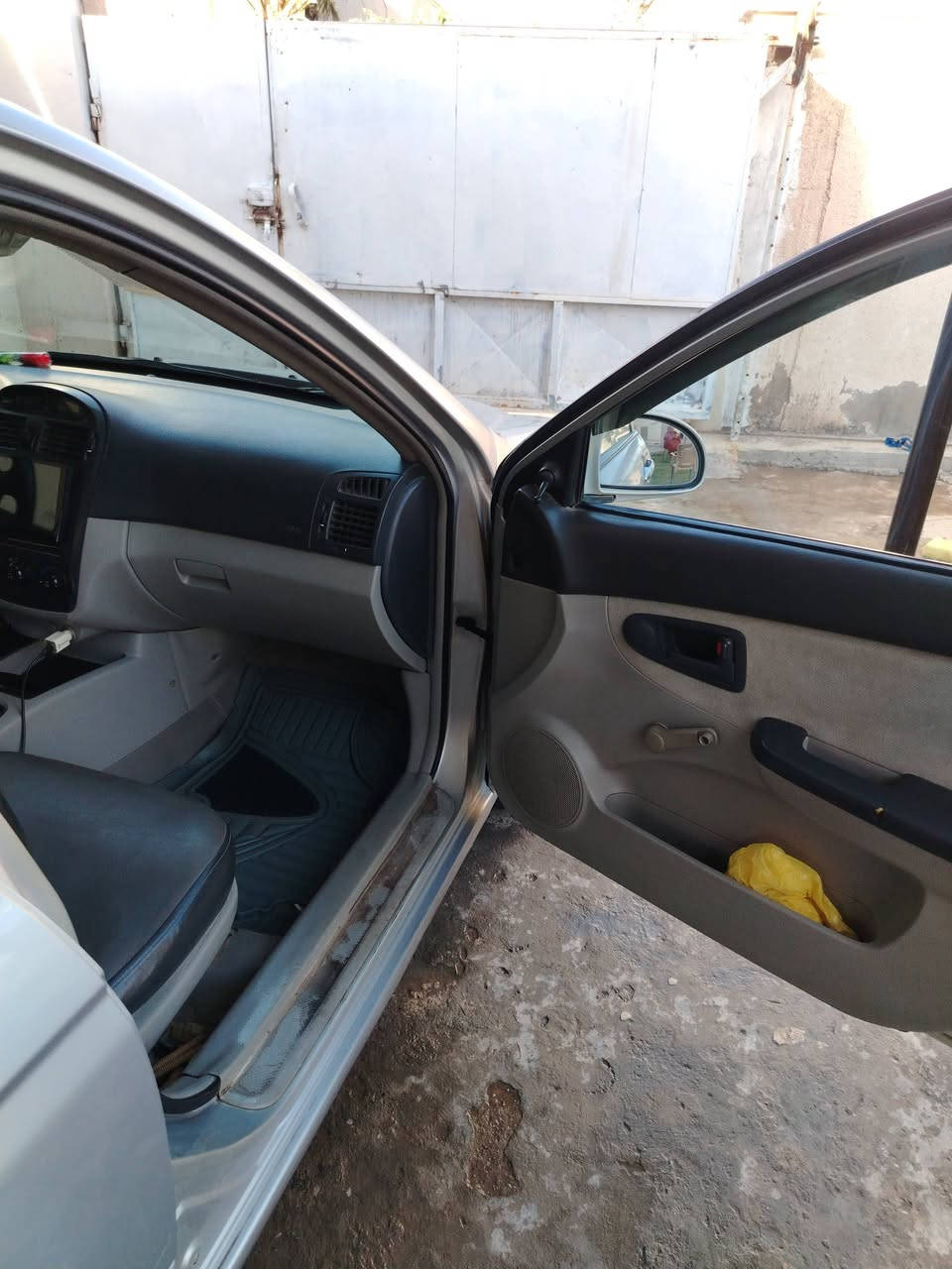 السلام عليكم للبيع بسعر مناسب للبيع سبكترا موديل 2005 وارد امريكي ضررها جاملغ الخلفي رقم بغداد بسمي تحويل مباشر كير مكينه جدد مكينه 200 تبريد صدر تأيرات باتري كله جديد السعر 75 ورقه وبيه مجال رقم الهاتف *********** رقم الثاني *********** مكان السياره بغداد التاجي
