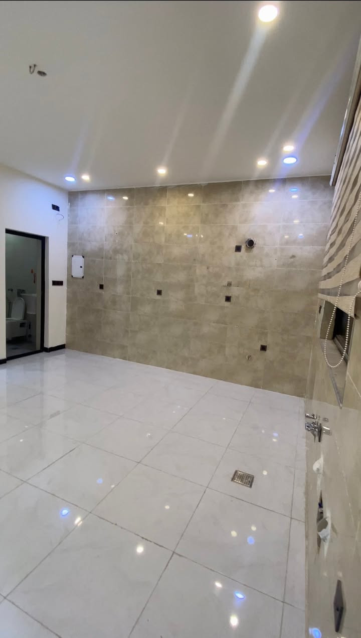للايجار طابق ارضي معزول من بيت

بناء حديث - موقع حي الجامعة 📍
يحتوي ع غرفة وصالة مفتوحه ع مطبخ
للاستفسار ***********
#مكتب_المستقبل_للعقار
