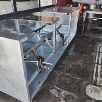 ميز مطعم • للبيع