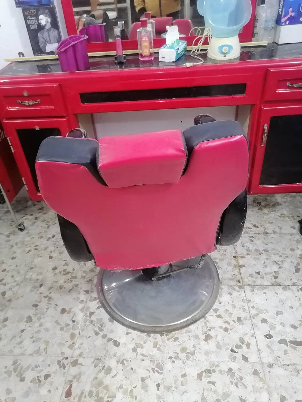 سلام عليكم كرسي للبيع السعر مناسب جداً 175وبي مجال واني بلخدمه العنوان حله طهمازيه  ***********
