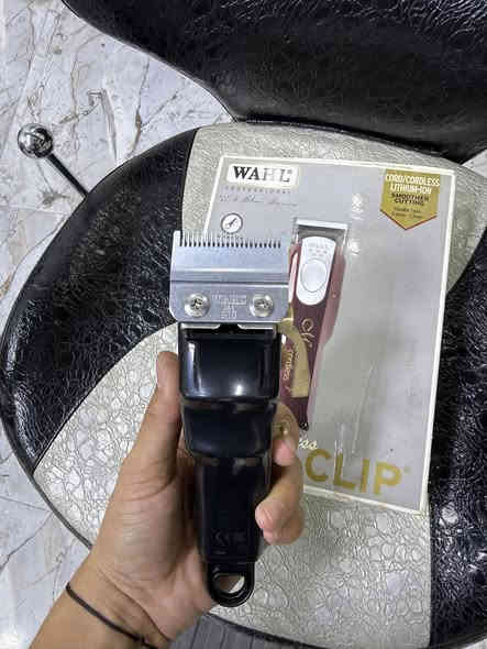 مكينه حلاقه WAHL أمريكي اصلي وشرط الشغل مكينه نضيفه كلش قيم بل يرضي الله مكاني بصره رقمي ***********
