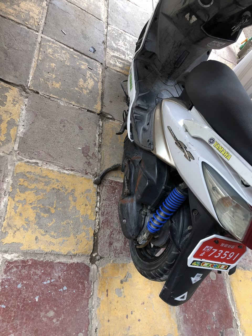 السلام عليكم سكنس فحل كوري خط واحد نوزل نضيفه مابيها اي نقص  رجا الموشراي لايكلي اجيك  ومايجي والله والله محتاج فلوسها السعر ٦٠٠. قفل  بدون عمله عنوان بغداد  جسر ديالى الكرغوليه  رقم ***********
