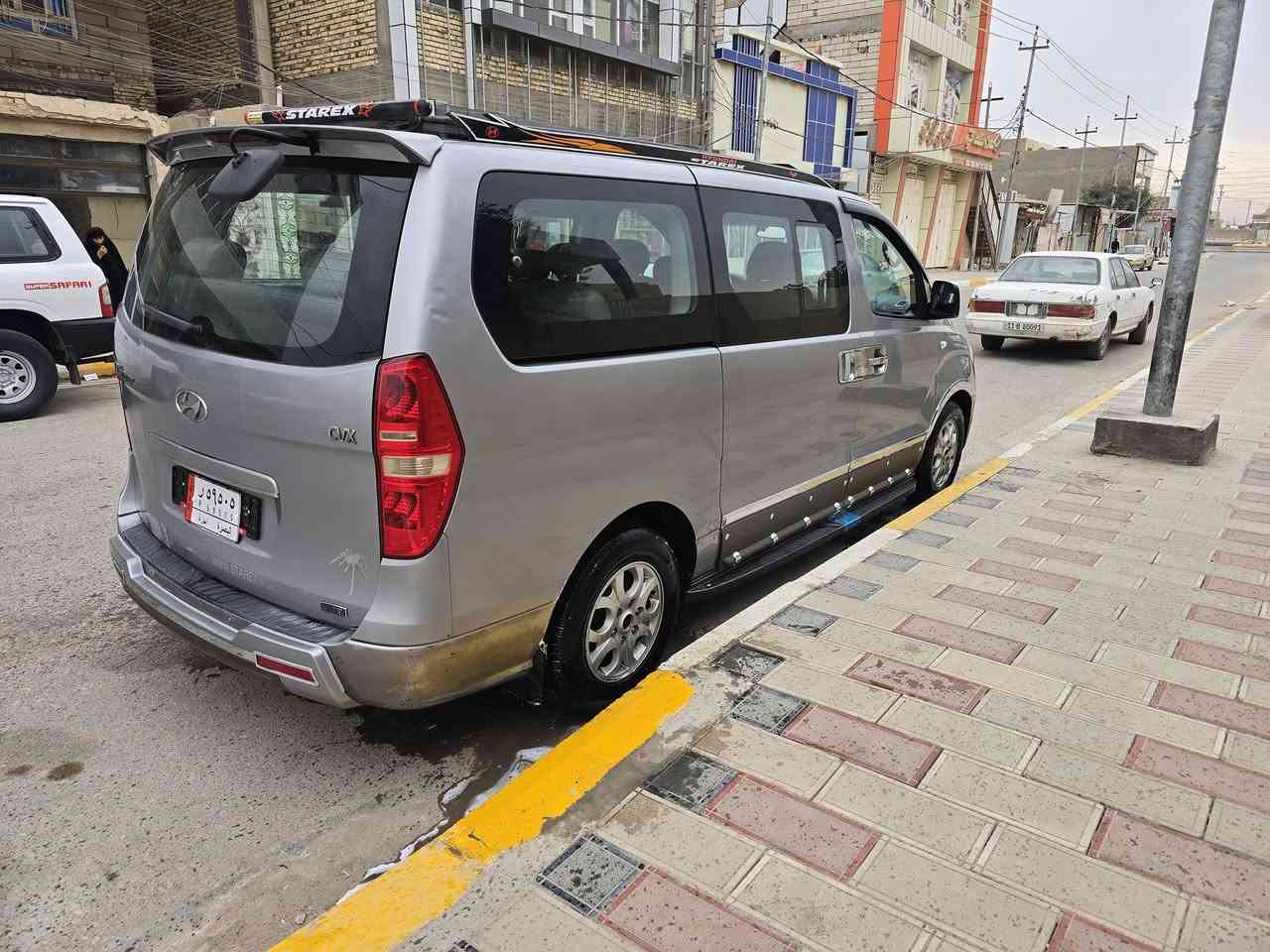 السلام عليكم سياره موديل2014 محور سبلاين 2012 بيه قطعتين جاملغ الايسر الأمامي وبنيد والباقي كفاله شرط سونار بكوريه والعراق سياره فول واحد على واحد طخم تاير جديد جاهزه من كلشي مصفره هيئه وغرامات تحويل ثاني يوم *********** العنوان ناصريه سوق الشيوخ مامتواجد ع الفيس
