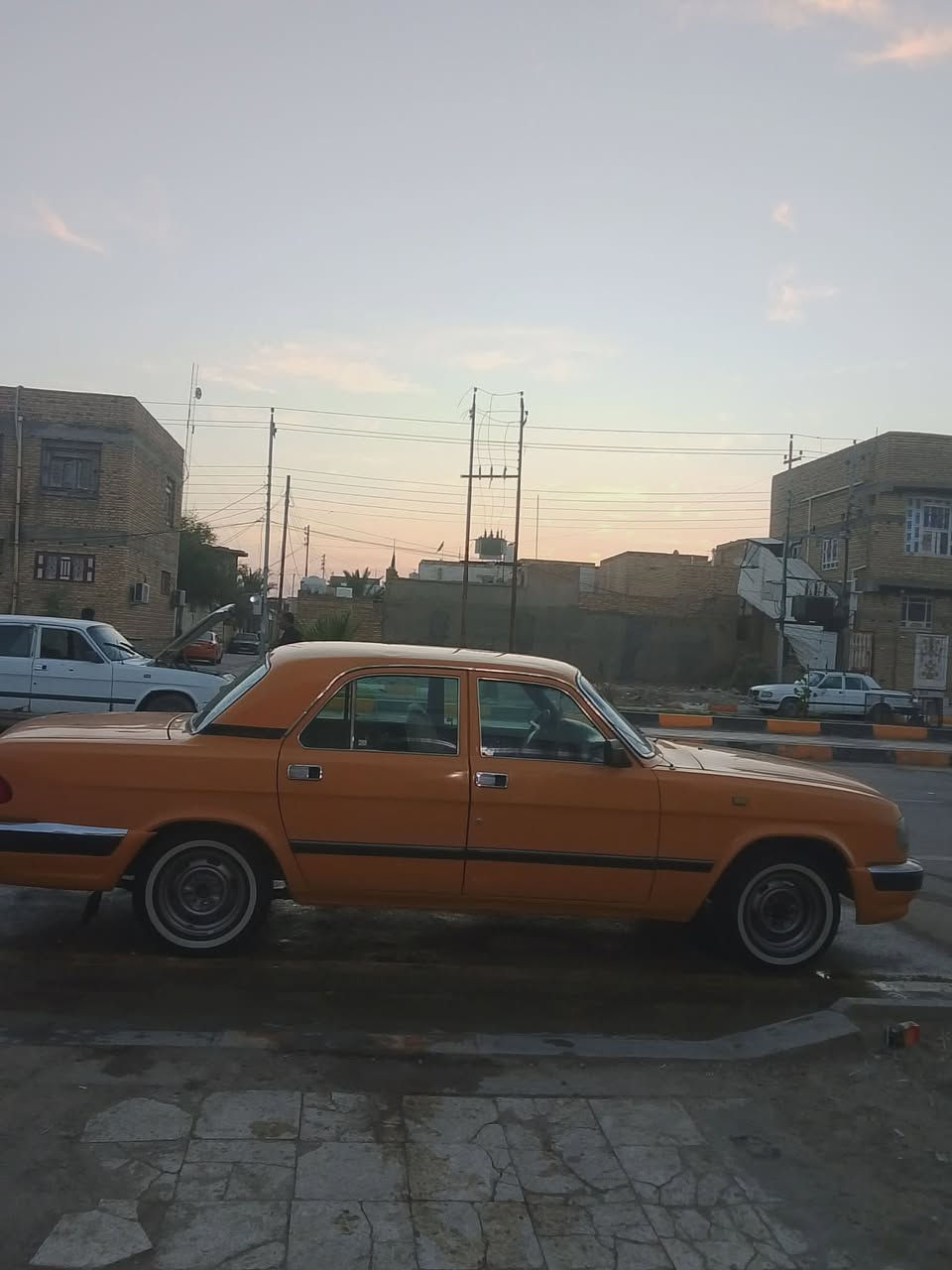 سياره للبيع مكينه ثنين ونص محوره سيدان وسعر مناسب ***********
