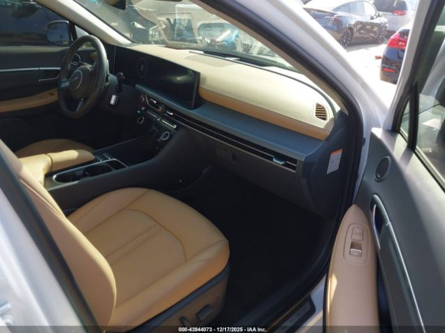 🔴 اعلان مزاد  🔴
~~~~~~~~~
🚘نوع السيارة :  2025 HYUNDAI SONATA HYBRID LIMITED

🔍الفئة: HYBRID LIMITED

❌الحادث او الضرر : كما موضح بالصور  

🚀حجم المحرك :   2.0L I-4 DI, DOHC, VVT, 150HP

⚙️السلندر:  I-4

🛞 نظام دفع المركبة:  Front Wheel Drive

💰#السعر : حسب المزايدة  

🗒تاريخ مزاد السيارة :# 25/3/2026

لحضور المزاد الرابعة عصرا لدى مكتبنا ‼️ 
*********************************************
*********************************************
☑️عنوان النجف الاشرف / المناذره /بدايه شارع الحيره..
☎️للاستفسار والاتصال على الارقام التالية ☎️: 
مكتب ياسر العبايجي للمزادات الامريكيه
***********
***********

___________________
🏦 مكتب ياسر العبايجي للمزادات الامريكية والكندية لتجارة جميع انواع السيارات الوارد الامريكي 🇺🇸والكندي 🇨🇦 
 اختصاص مزاد( COPART ,IAAI, MANHEIM) 
___________________
