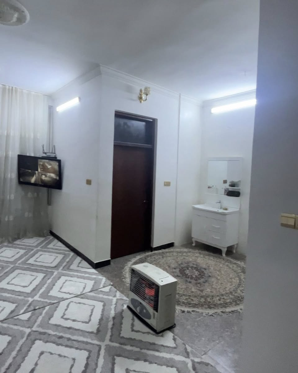 بيت للبيع في سامراء – حي الإفراز 🏠
📍 خلف صيدلية هديل مطر
📐 المساحة: 250 متر
🛣 عرض الشارع: 15 متر

🔹 تفاصيل البيت:

 • 🛏 4 غرف نوم
 • 🚿 4 حمامات
 • 🛋 استقبال
 • 🏠 صالة واسعة
 • 🍽 مطبخ
 • 🚗 كراج واسع

✨ موقع مميز وقريب من جميع الخدمات
✨ مناسب للسكن العائلي

📞 للاستفسار:
***********
***********
