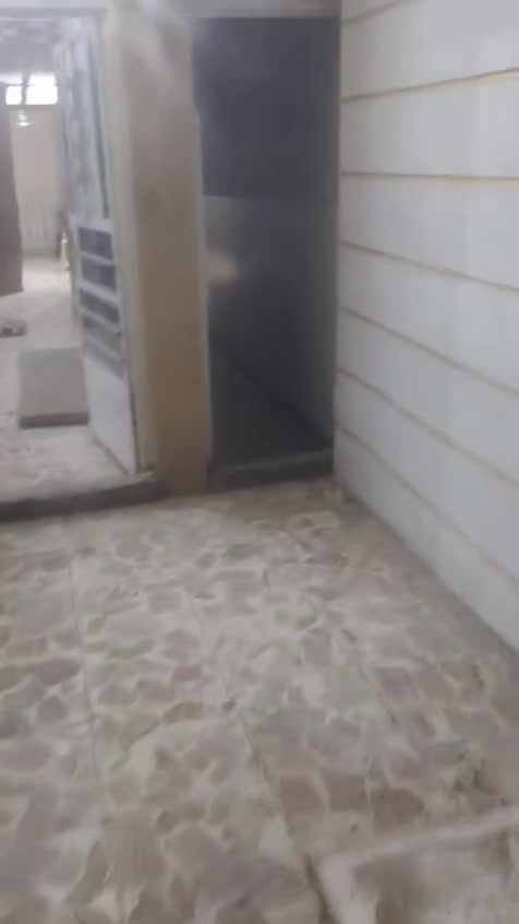 دار للبيع
دار سكني للبيع 100متر النزال25 

 يحتوي على كراج وممر و الاستقبال وصاله ومطبخ حار وبارد وحمامات داخلي وخارجي

 وطابق ثاني 3غرف نوم مع مطبخ وبلكونه وسطحين وحمام مشترك 

العنوان البيت  الشعب نهايه الفورتات خلف مستشفى الزهراء وبيت موقع قريبه عليه سوك ومدارس

 السعر 170

*********** اتصال ع رقم او مراسله الواتساب
