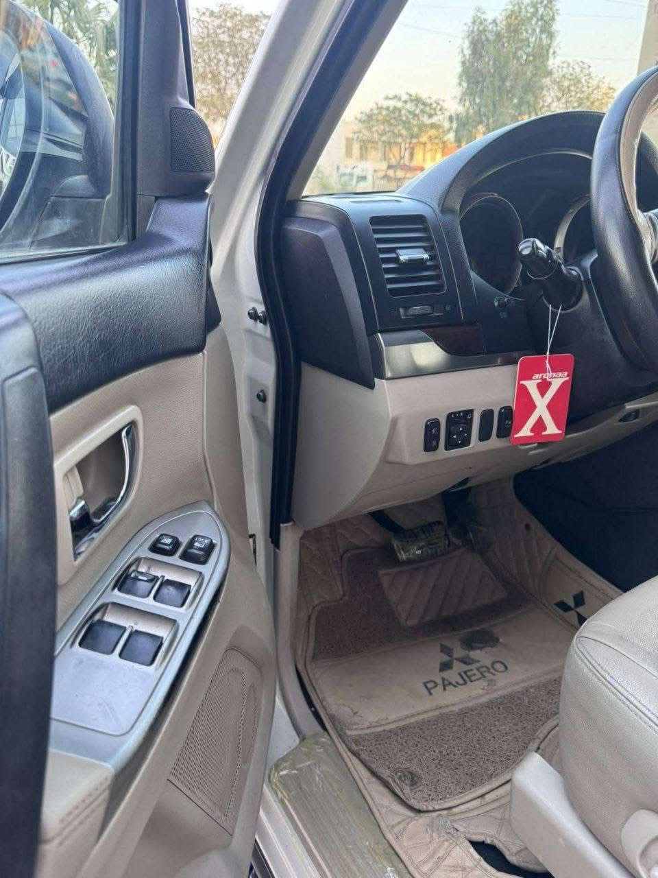 باجيرو موديل 2010 خليجي

مكينه3800 V6 – فل فول
سياره حيل نضيف  مواصفات حبتور فول مواصفات 
تايراته جديدة بجم محدث  
2015
رقم اربيل

المواصفات:
دبل أكسل
3 رزن (ثلاث صفوف)
تبريد مركزي
سلايت
لايت زينون + LED
كوشن جلد
سيدي بوكس
ڤوليوم تحكم
تحديد سرعة
مكان السيارة بغداد
للاستفسار الاتصال ***********
